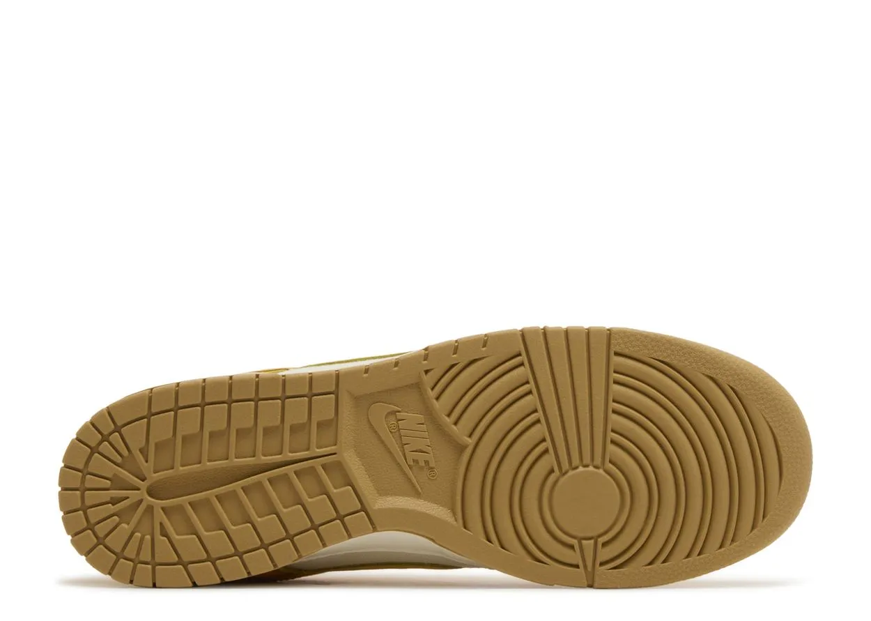 Nike Dunk Low University Gold Walk Free Business casual