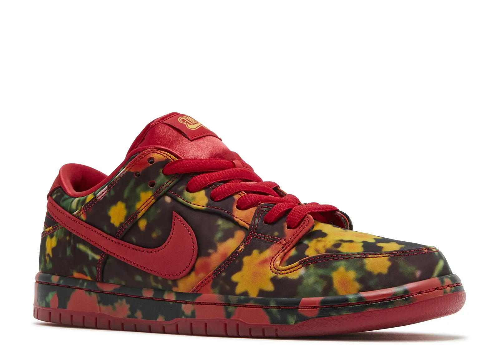 Nike SB Dunk Low The Wizard Of Oz Poppy Field Walking Mood Calm Step