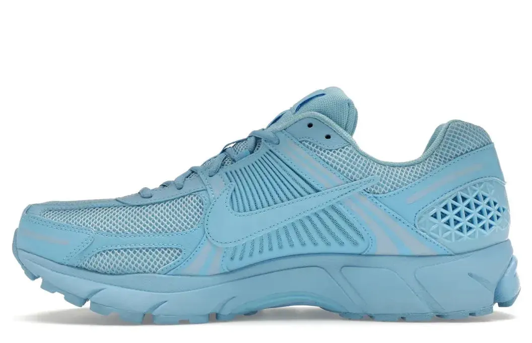 Remarkable flexibility running in a sidewalk area shoes Nike Zoom Vomero 5 Lakeside