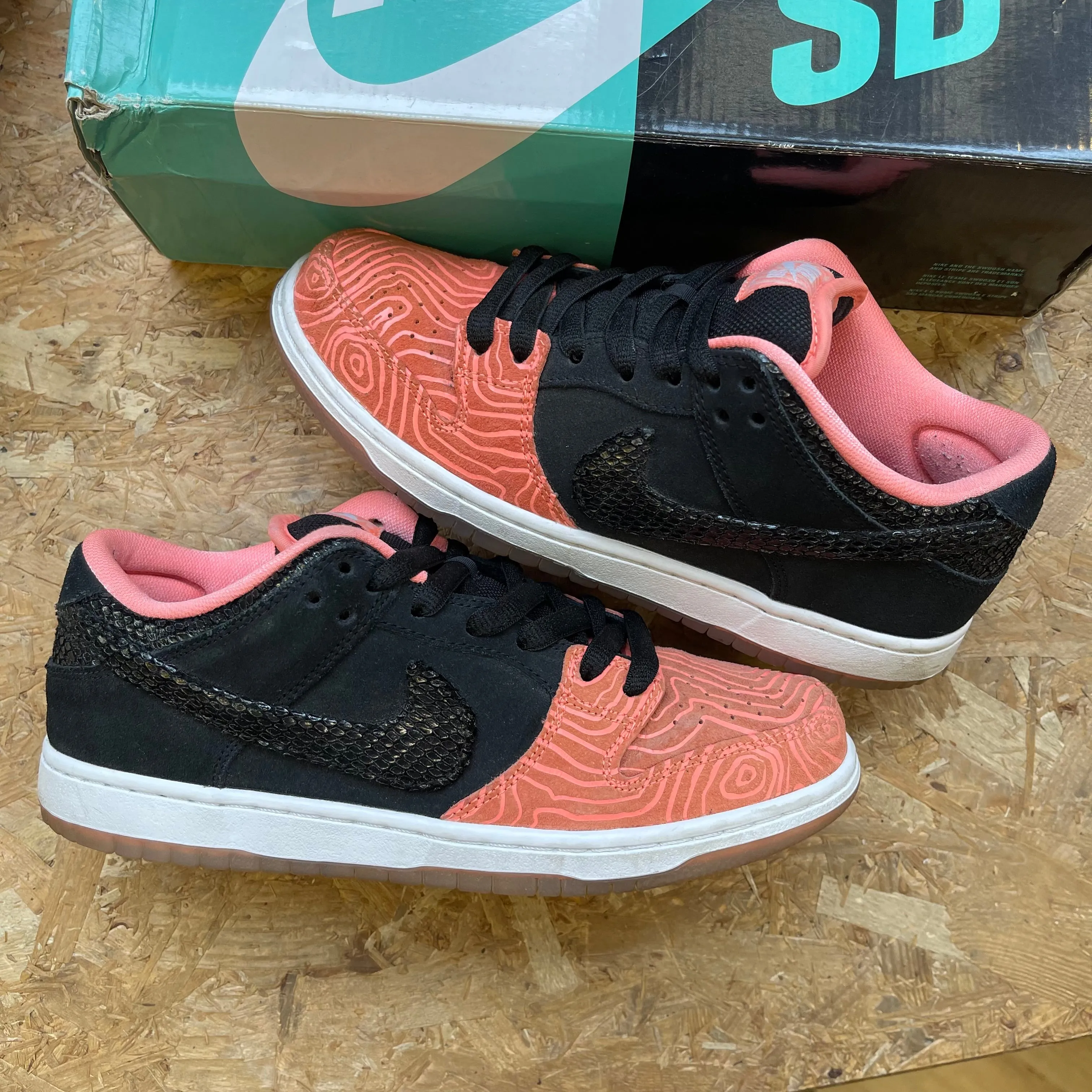 Nike SB Dunk Low Premier Fish Ladder - PRE-OWNED Moist Dry