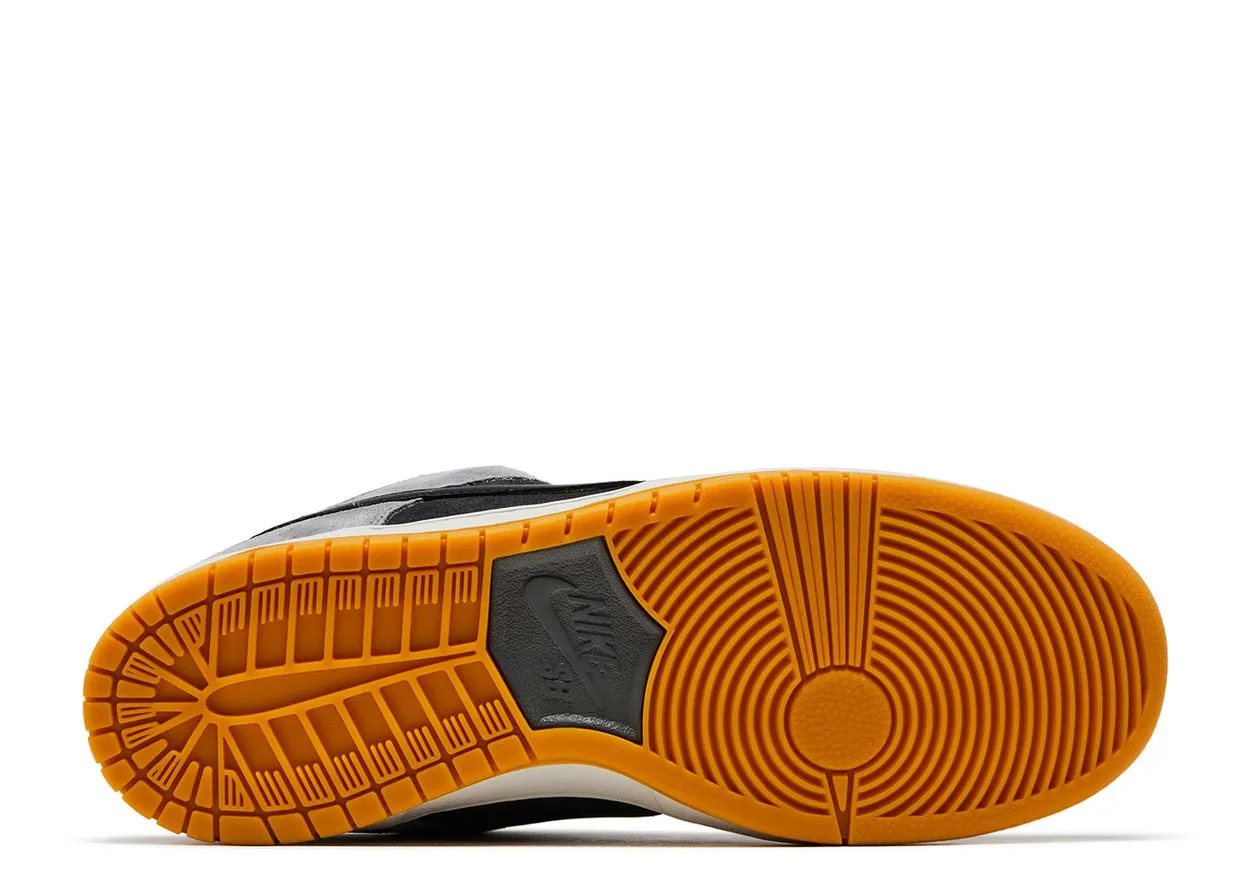 comfort features Stretchable Material Nike SB Dunk Low Dark Smoke Grey