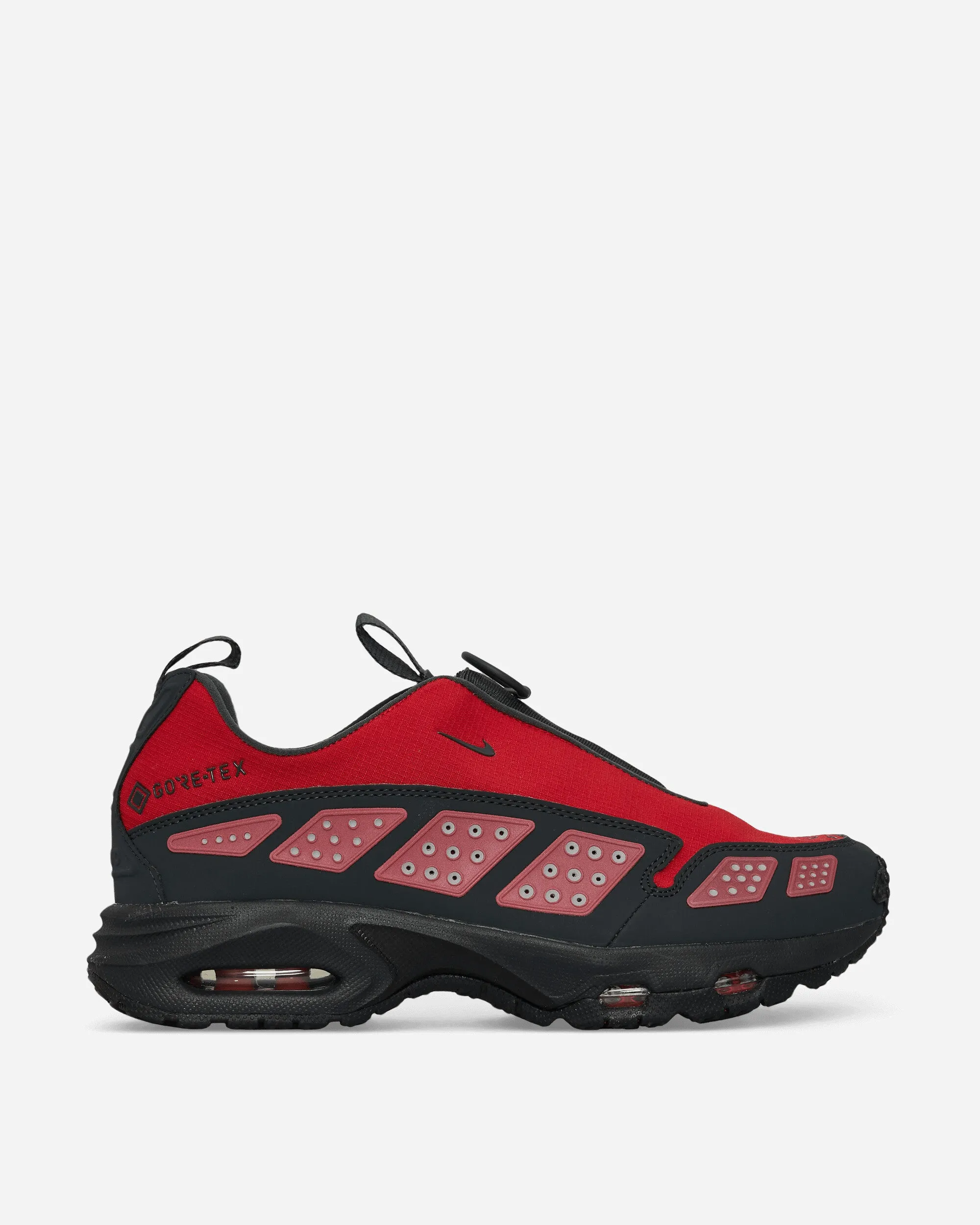 Pose Ready Peak Step Women's Air Max SNDR GORE-TEX Sneakers Fire Red / Dark Smoke Grey