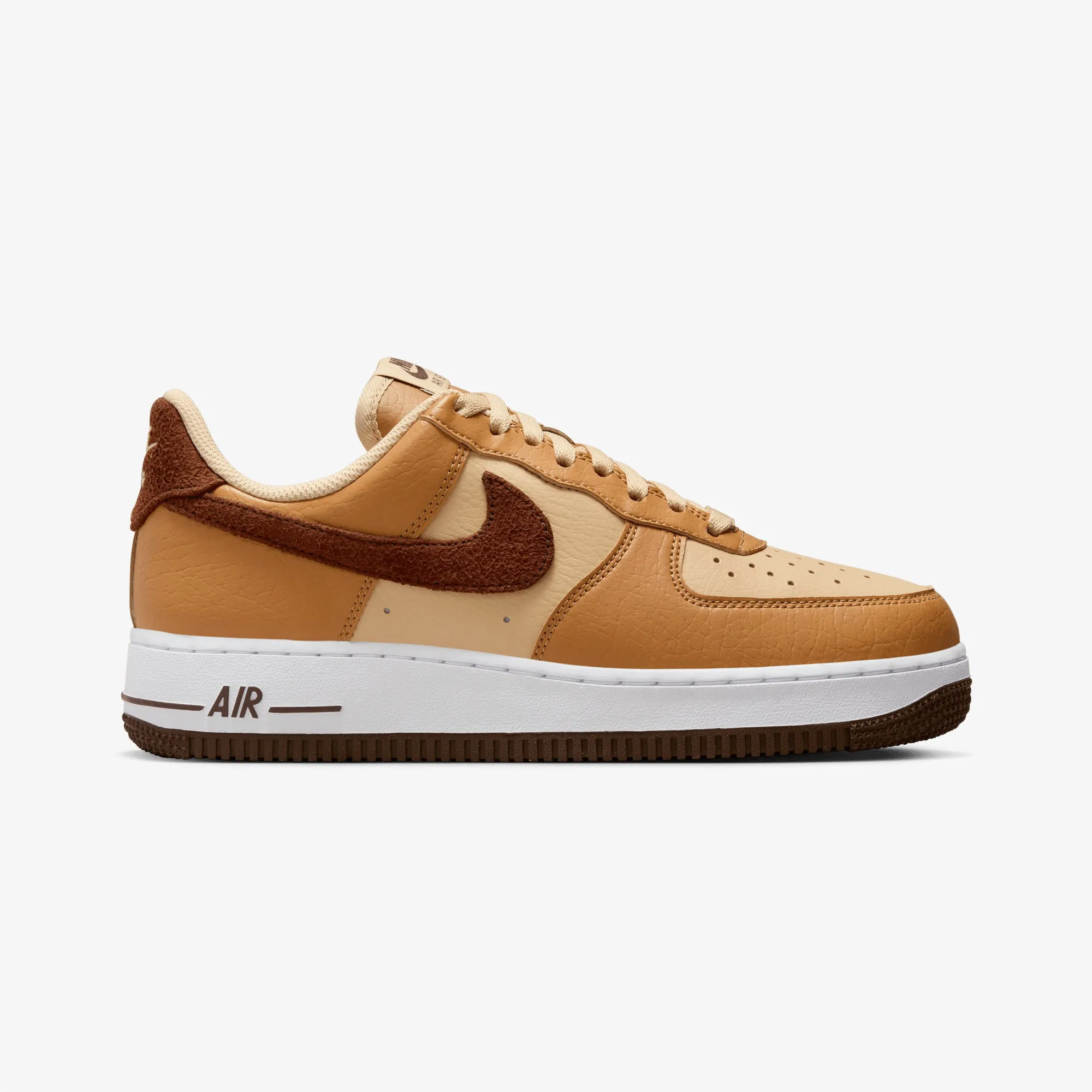 Nike | AIR FORCE 1 '07 { FLAX/CACAO WOW-SESAME-WHITE Street Glow Road grip