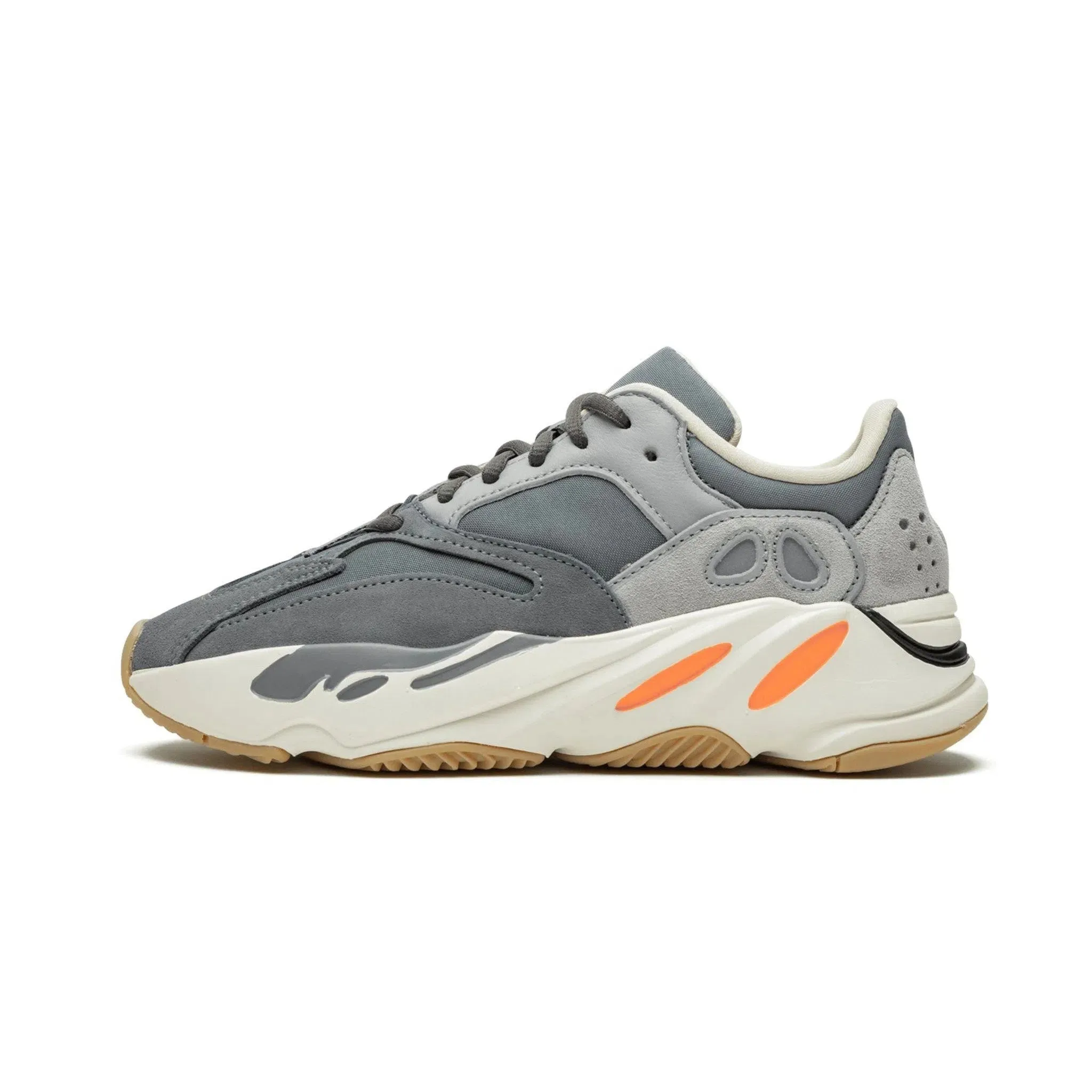 Outfit Essential Yeezy Boost 700 - Magnet