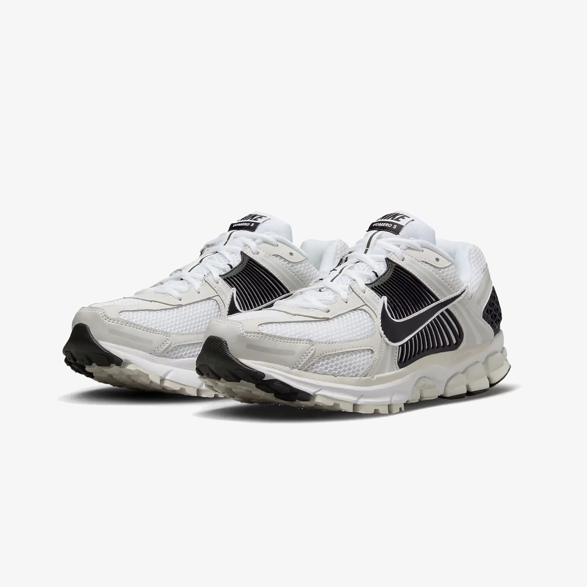 Virtual Step NIKE | ZOOM VOMERO 5 { WHITE/BLACK-PLATINUM TINT-MTLC PLATINUM