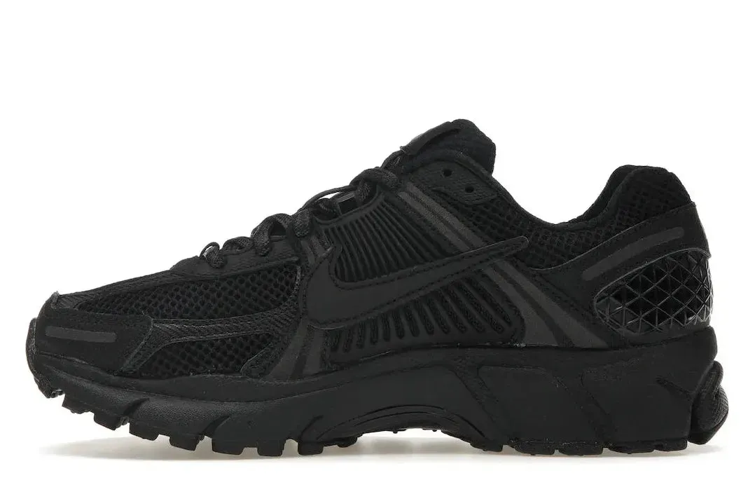 narrow - fit - for - narrow - feet shoes Nike Zoom Vomero 5 Triple Black (2023)