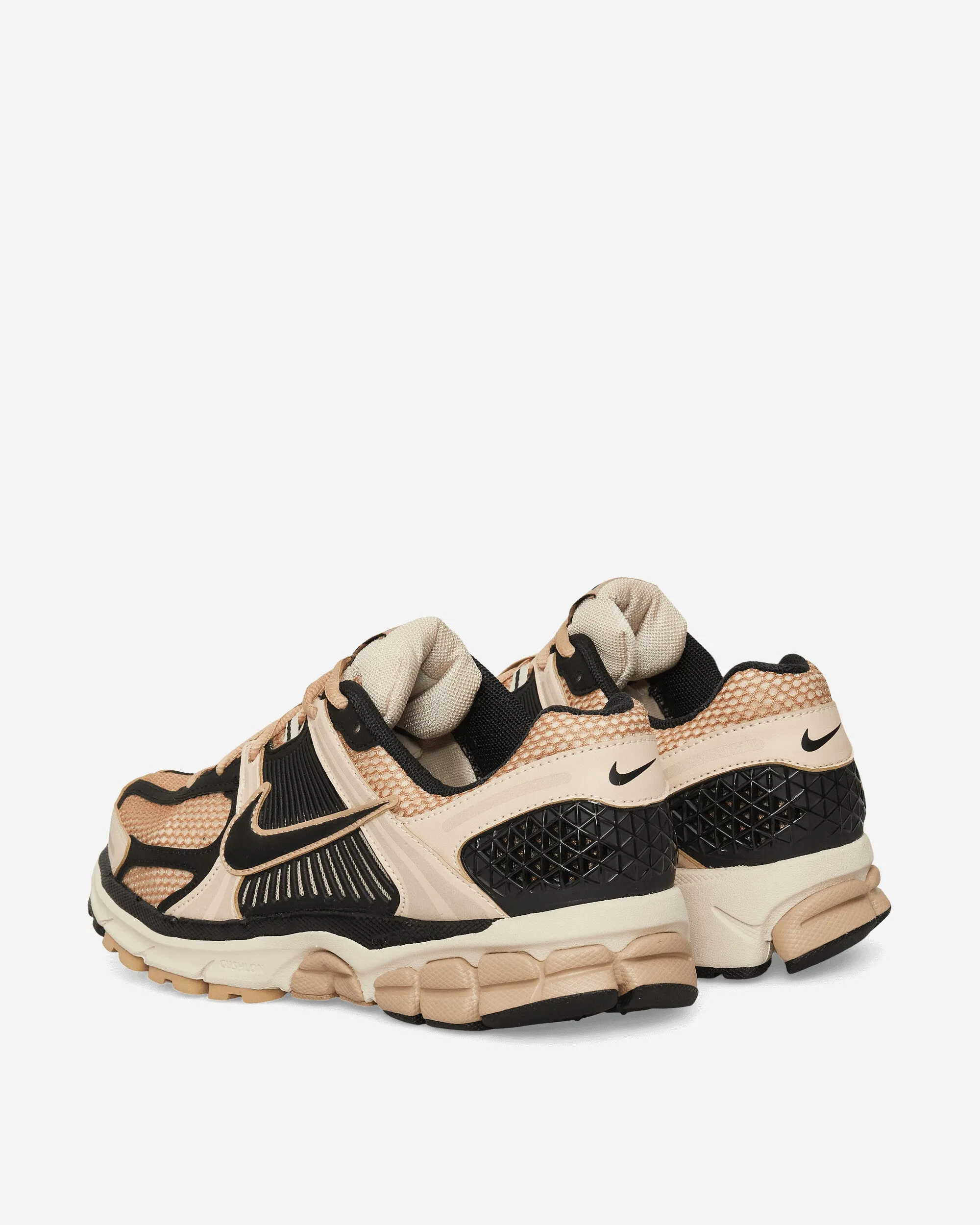Global Fit Kind Glow Women's Zoom Vomero 5 Sneakers Sanddrift / Black / Hemp