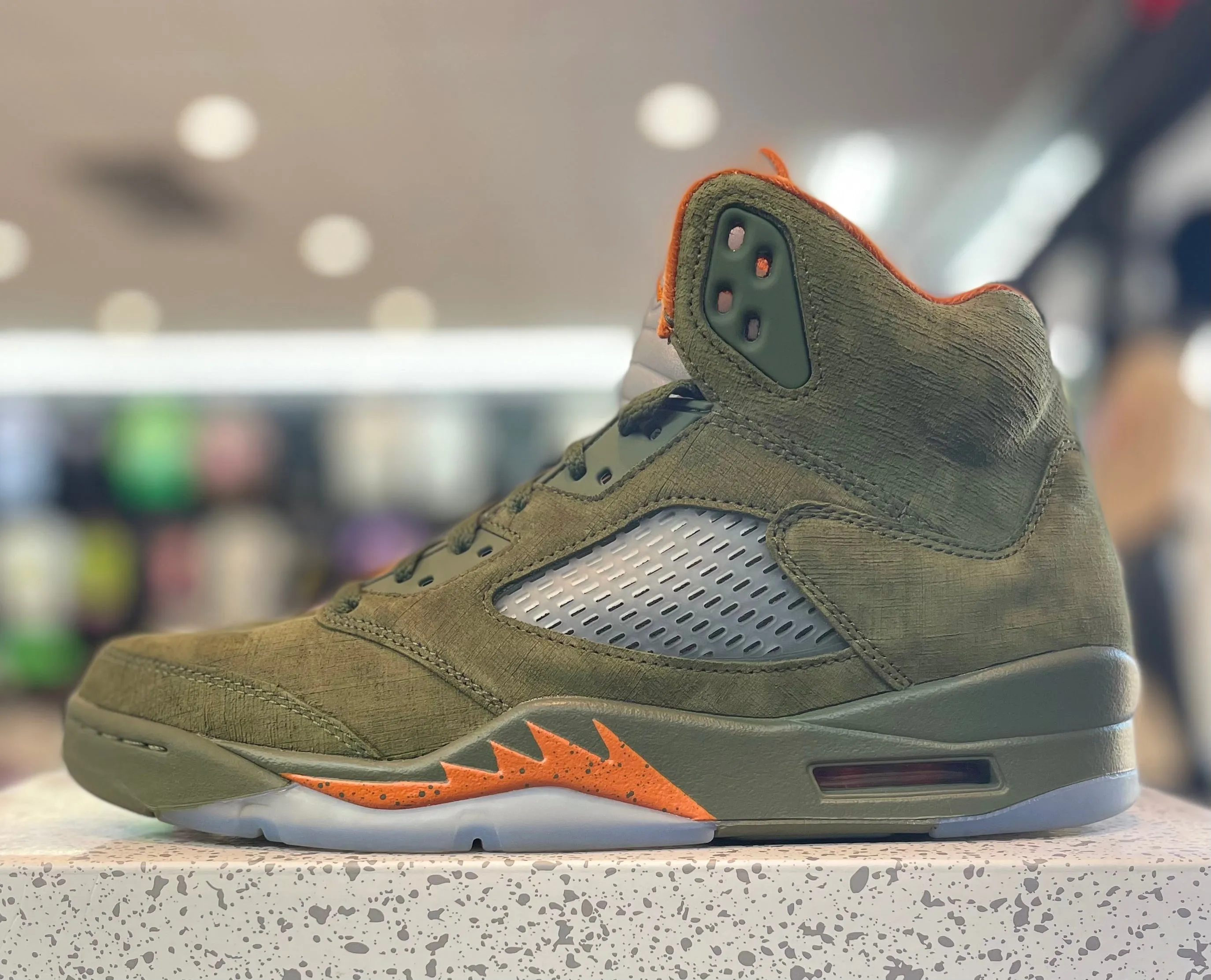 Air Jordan Retro 5 ??Olive?? *Preowned Size 8.5* Minimal Build