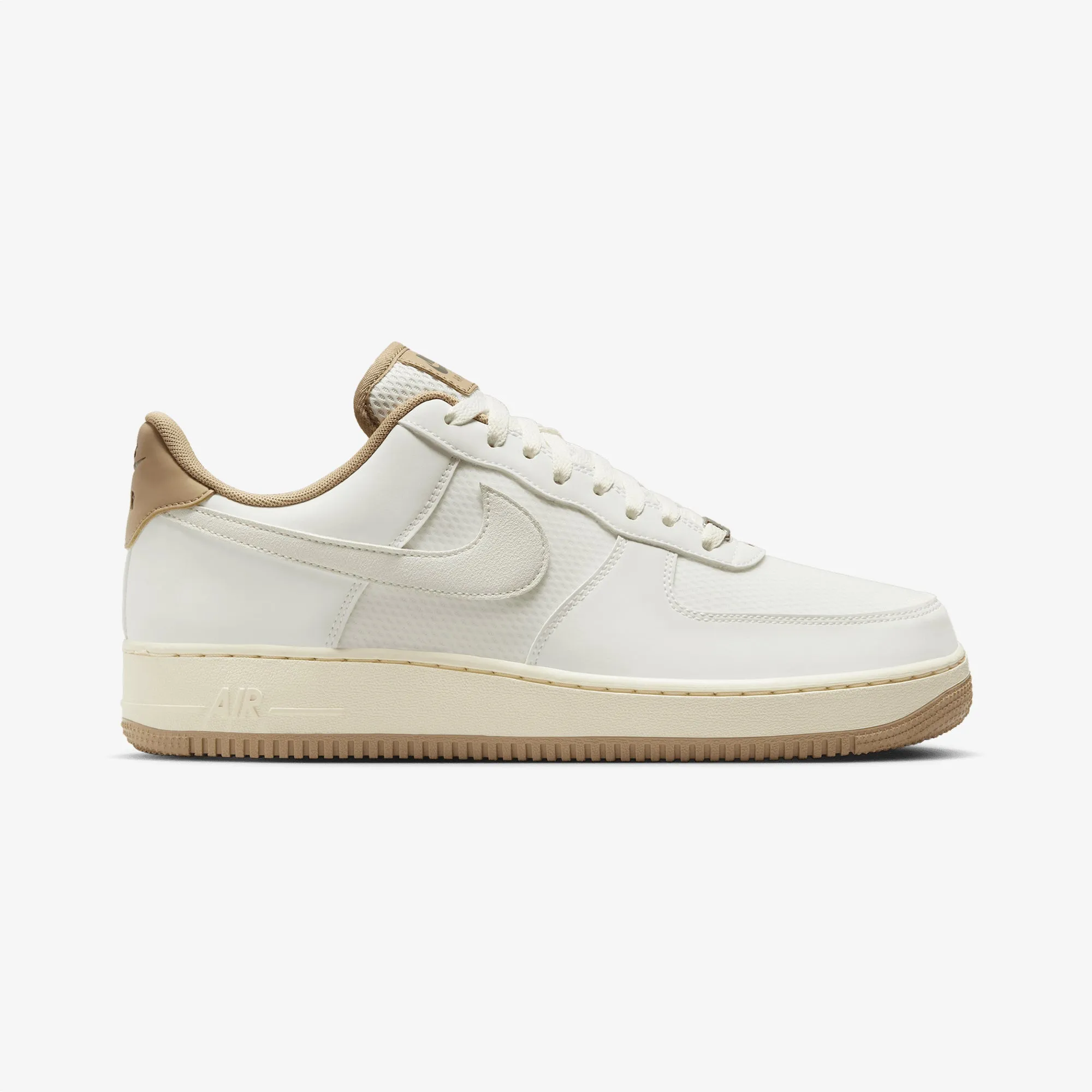 NIKE | AIR FORCE 1'07 LV8 { SUMMIT WHITE/SUMMIT WHITE-KHAKI Cold Guard