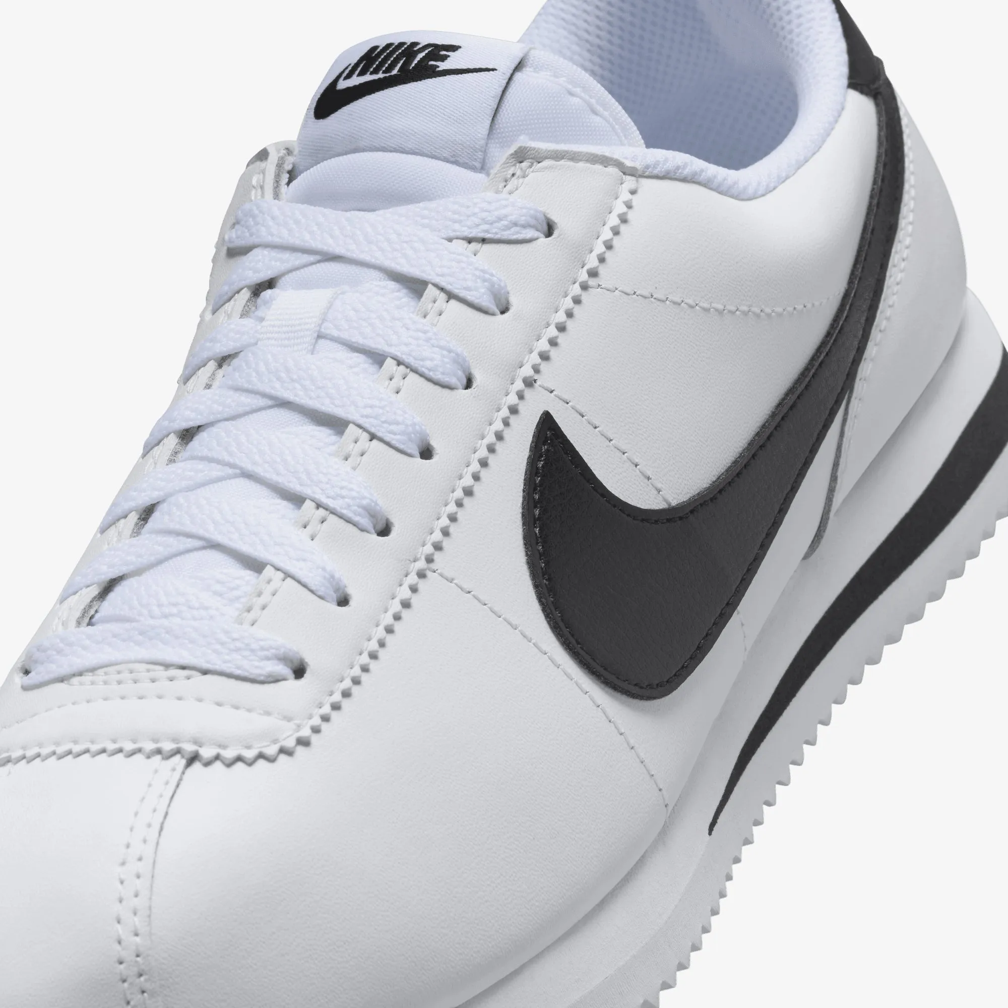 Island Vibe Sea Breeze NIKE | CORTEZ LEATHER { WHITE/BLACK