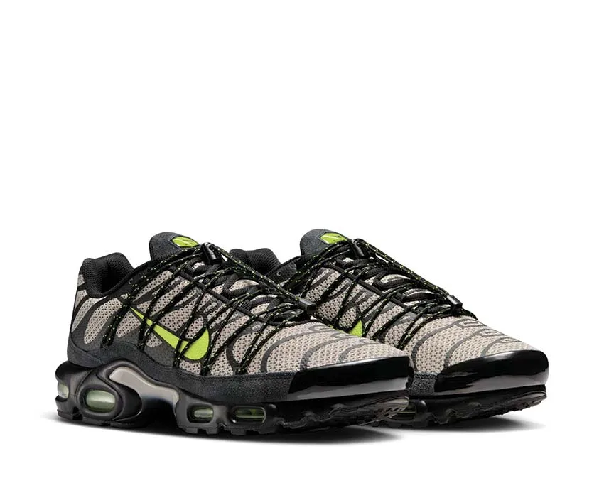 Nike Air Max Plus Utility Train Step Leather Upper