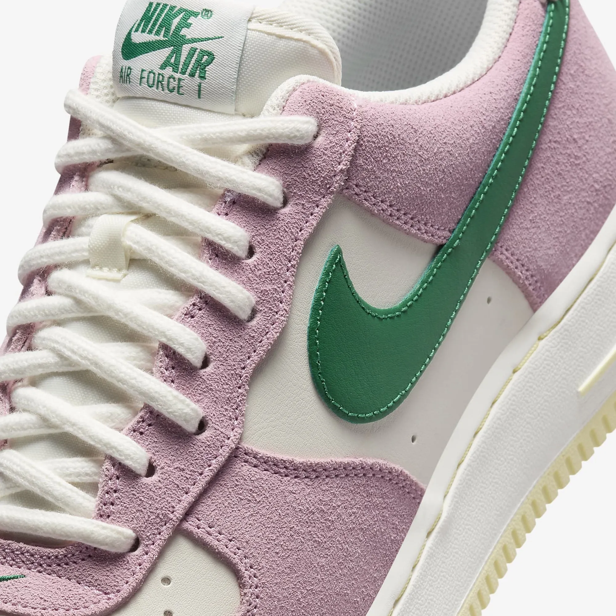 Comfort Fit Nike | AIR FORCE 1 '07 LV8 { SAIL/MALACHITE-MED SOFT PINK-ALABASTER