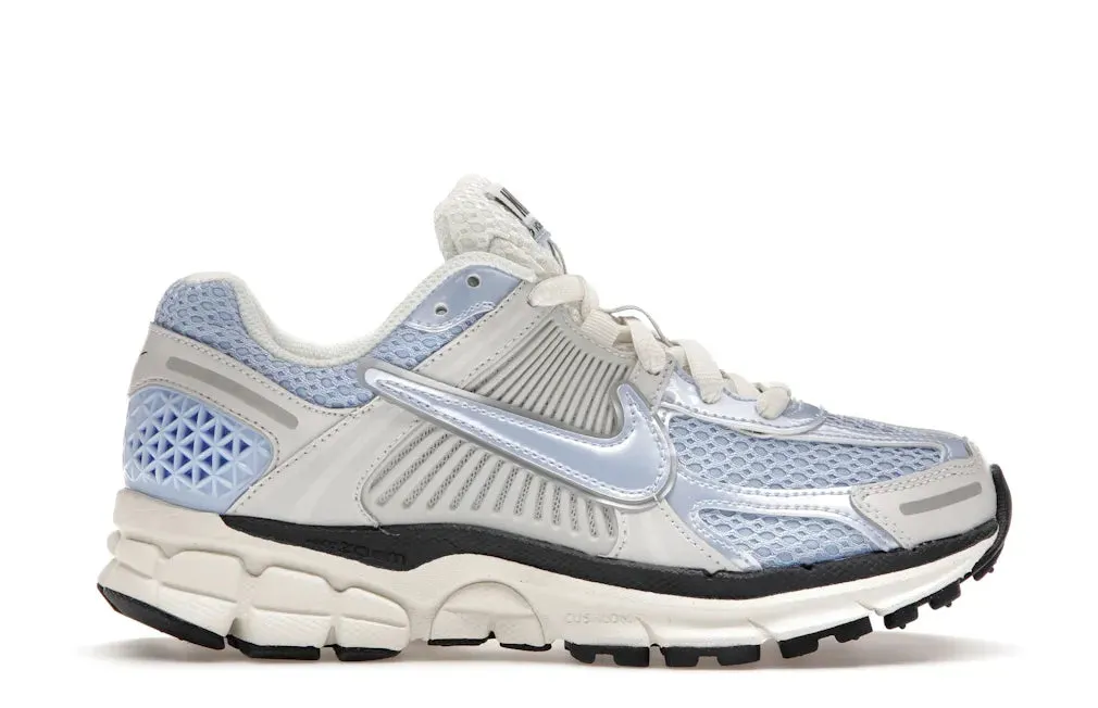 running in straight tracks shoes Nike Zoom Vomero 5 Royal Tint Photon Dust (Women's)