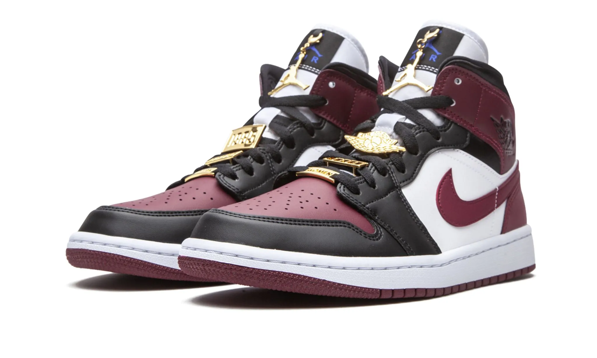 Wmns Air Jordan 1 Mid SE Gold Pendants Street Scene