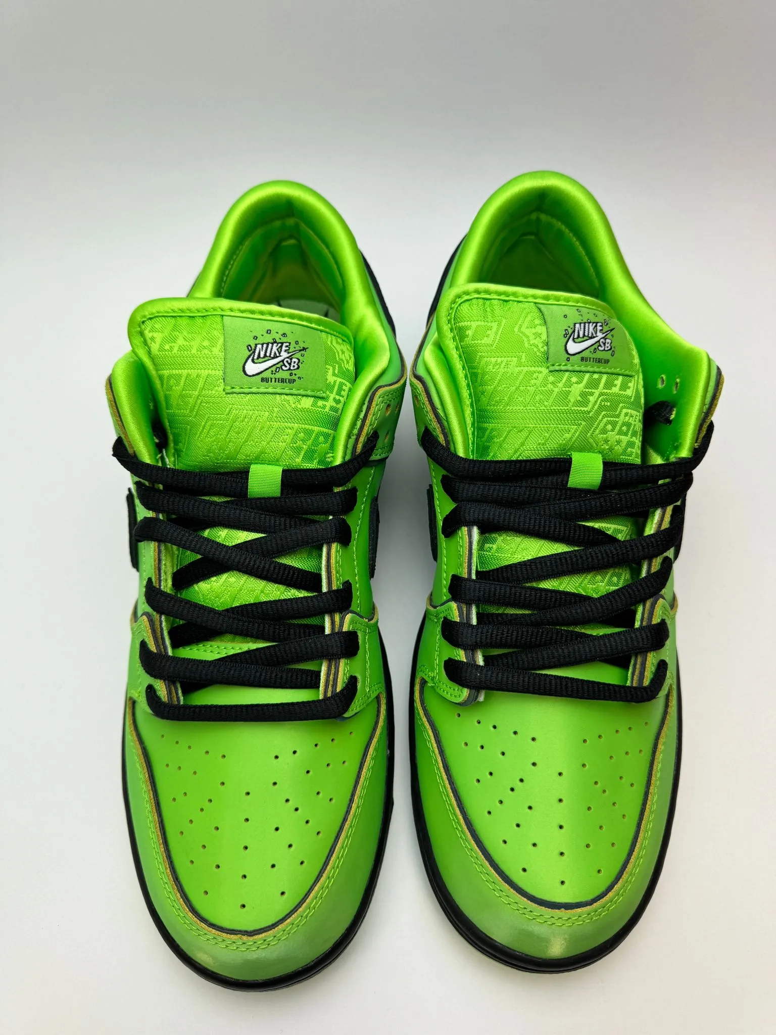 Nike SB Dunk Low "The Powerpuff Girls Buttercup" outdoor mode