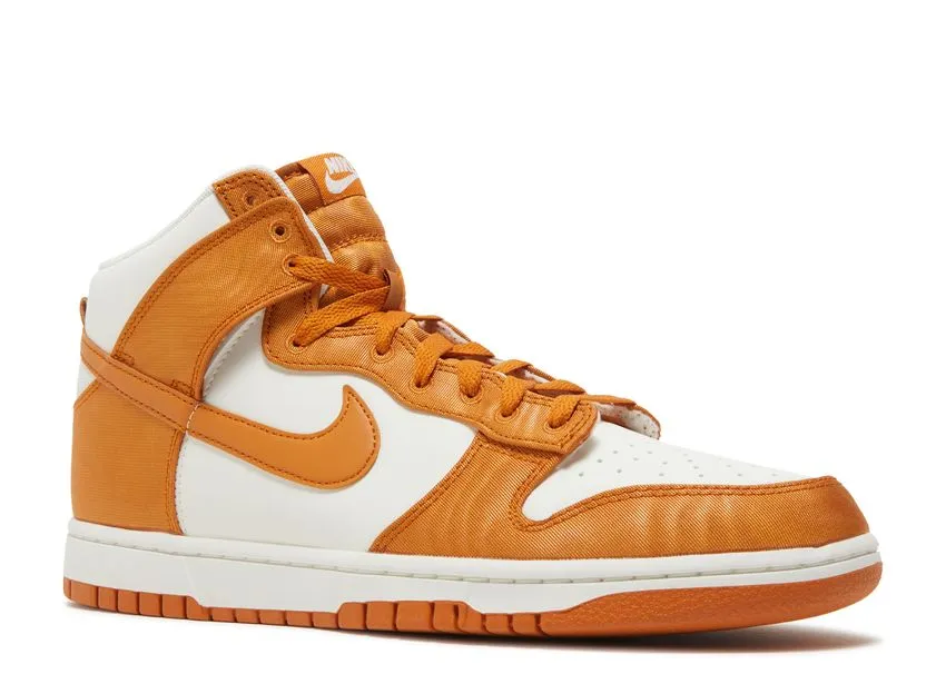 Track Trek Nike Dunk High Monarch