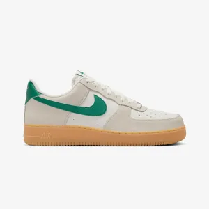 Gym Quick NIKE | AIR FORCE 1 '07 LV8 { PHANTOM/MALACHITE-GUM YELLOW