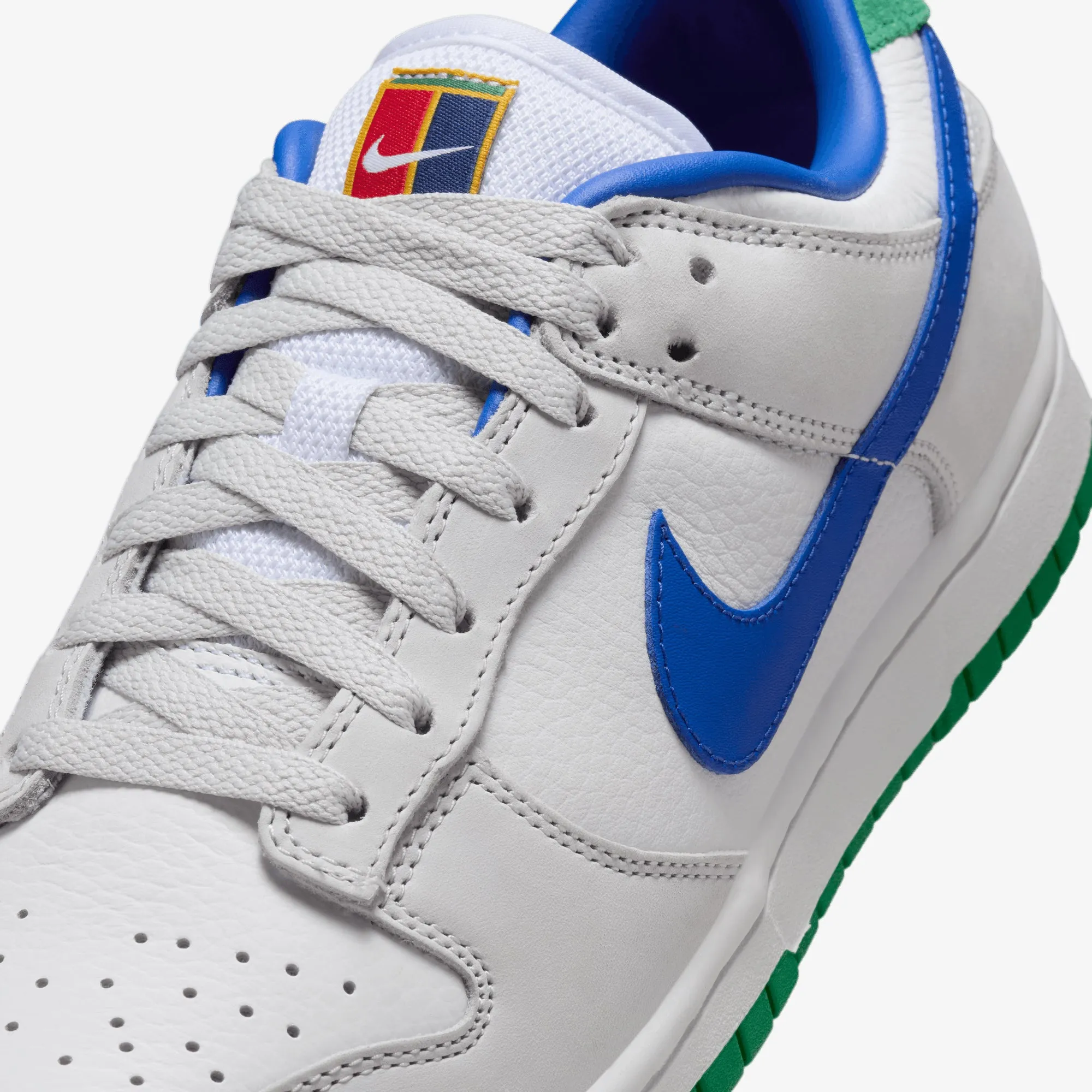 NIKE | DUNK LOW PREMIUM { WHITE/PHOTO BLUE-PHOTON DUST Soft Interior Green Core