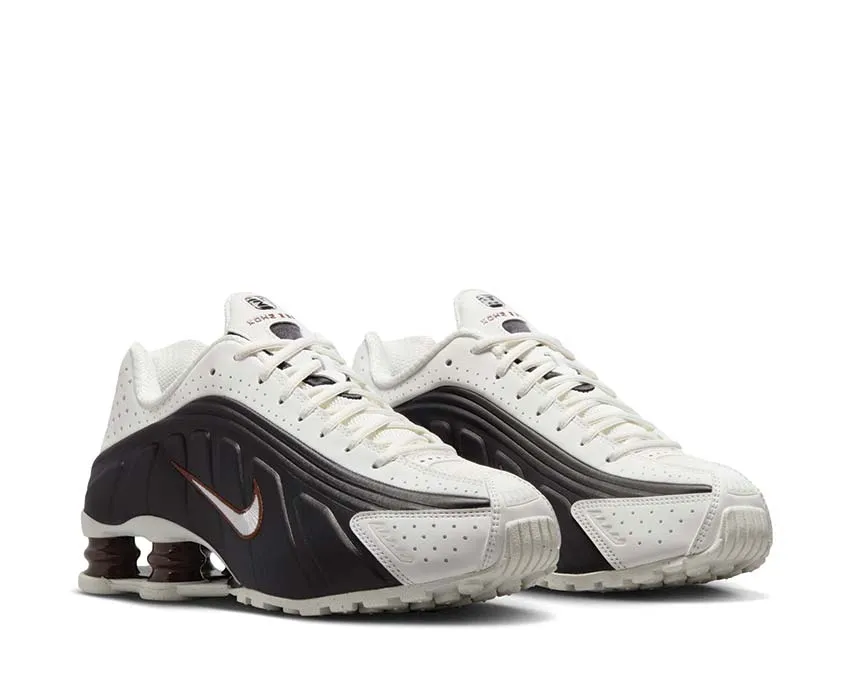 Nike Shox R4 W "Sail Black" Hydrophilic