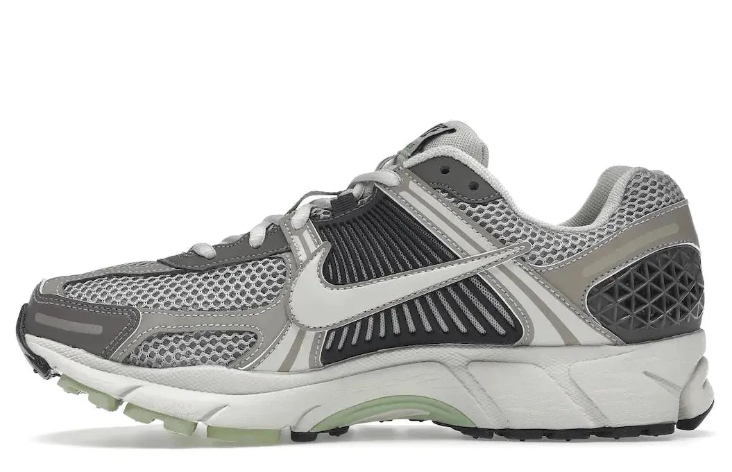 Nike Zoom Vomero 5 Cobblestone Flat Pewter (Women's) Metatarsal Support