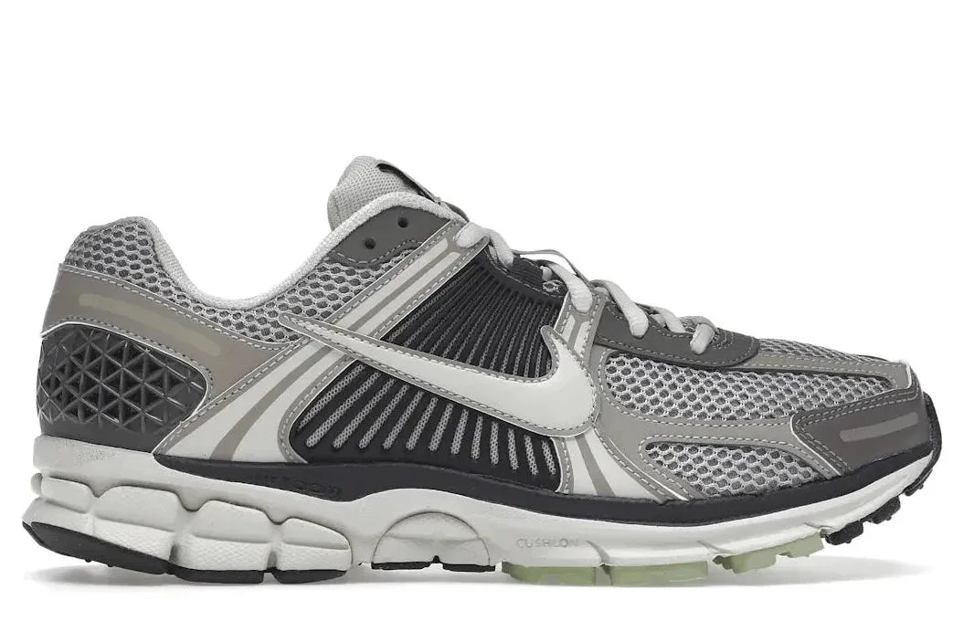 comfortable shoe feel flexible - sole - design shoes Nike Zoom Vomero 5 Cobblestone Flat Pewter (Women's)