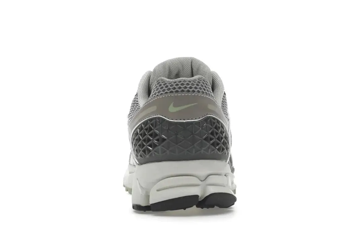 Nike Zoom Vomero 5 Cobblestone Flat Pewter (Women's) Bold stain - resistant shoes
