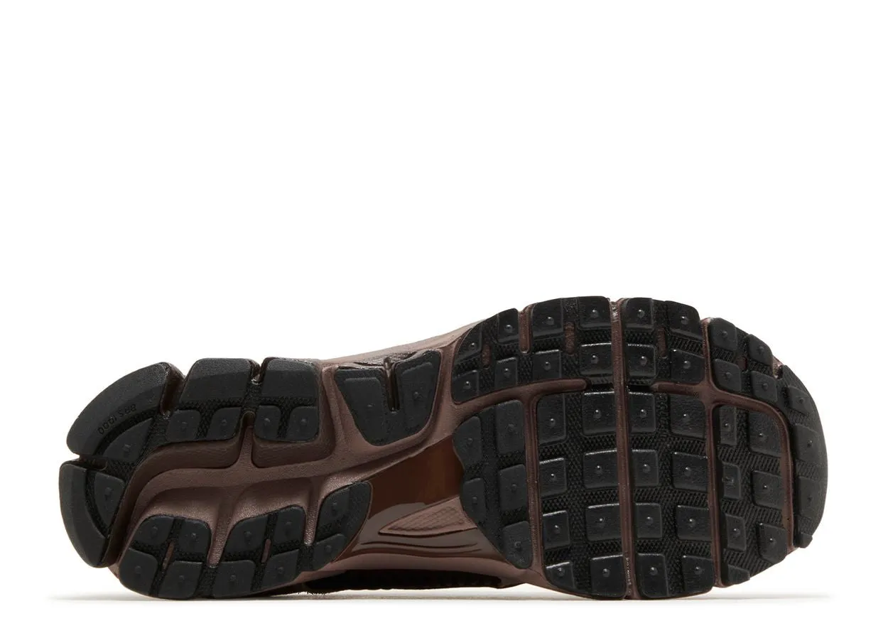 running posture grass - surface running shoes Nike Zoom Vomero 5 Plum Eclipse