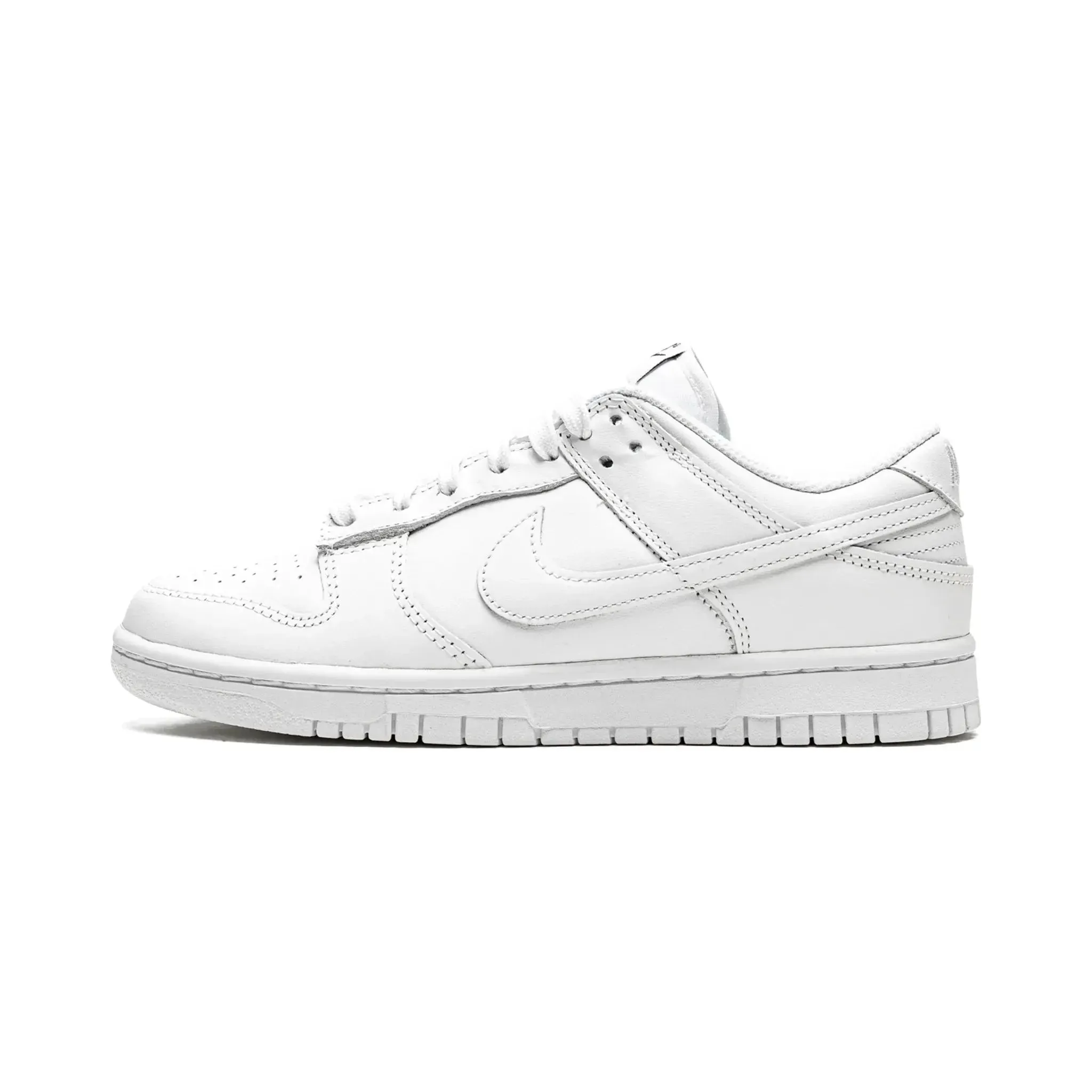 Nike dunk low ??Triple White?? (W) Year Trust