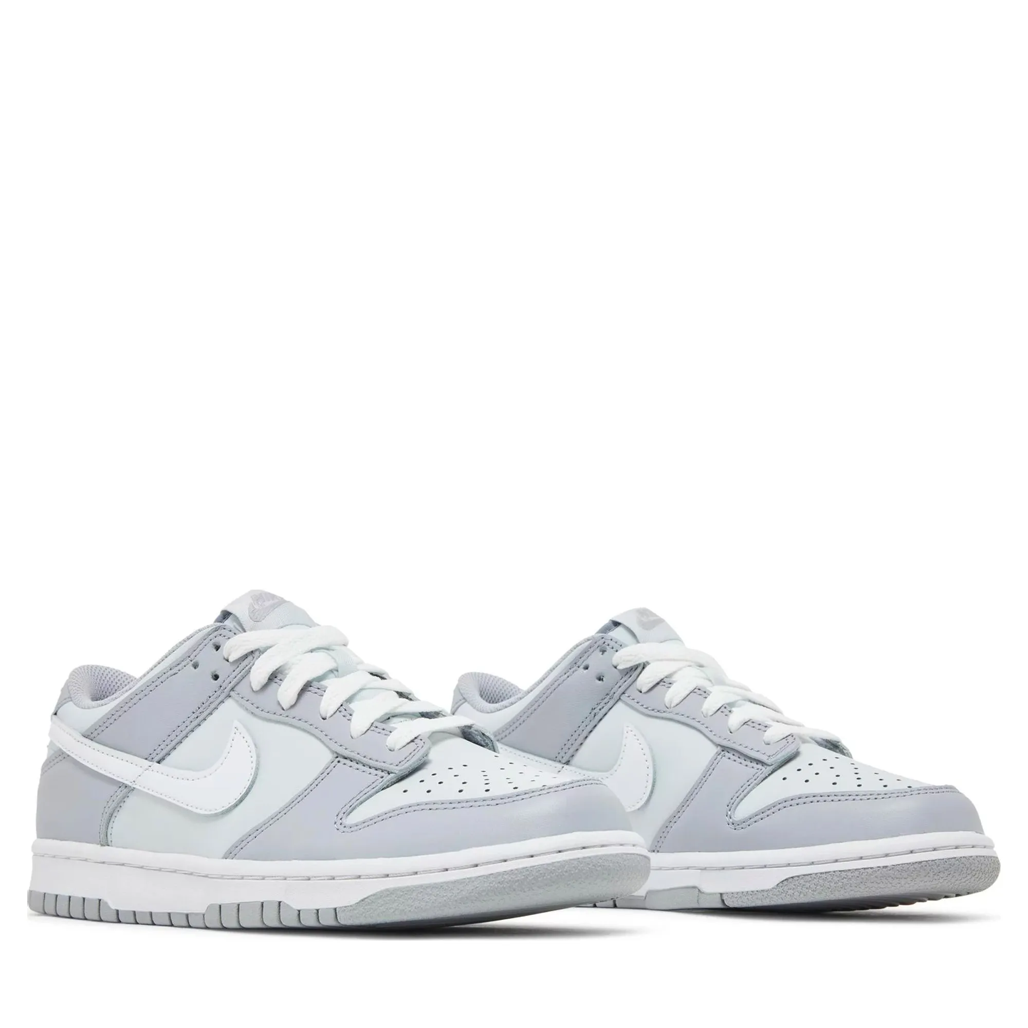 Cool Look Slim Profile Nike Dunk Low Two-Toned Grey (GS)