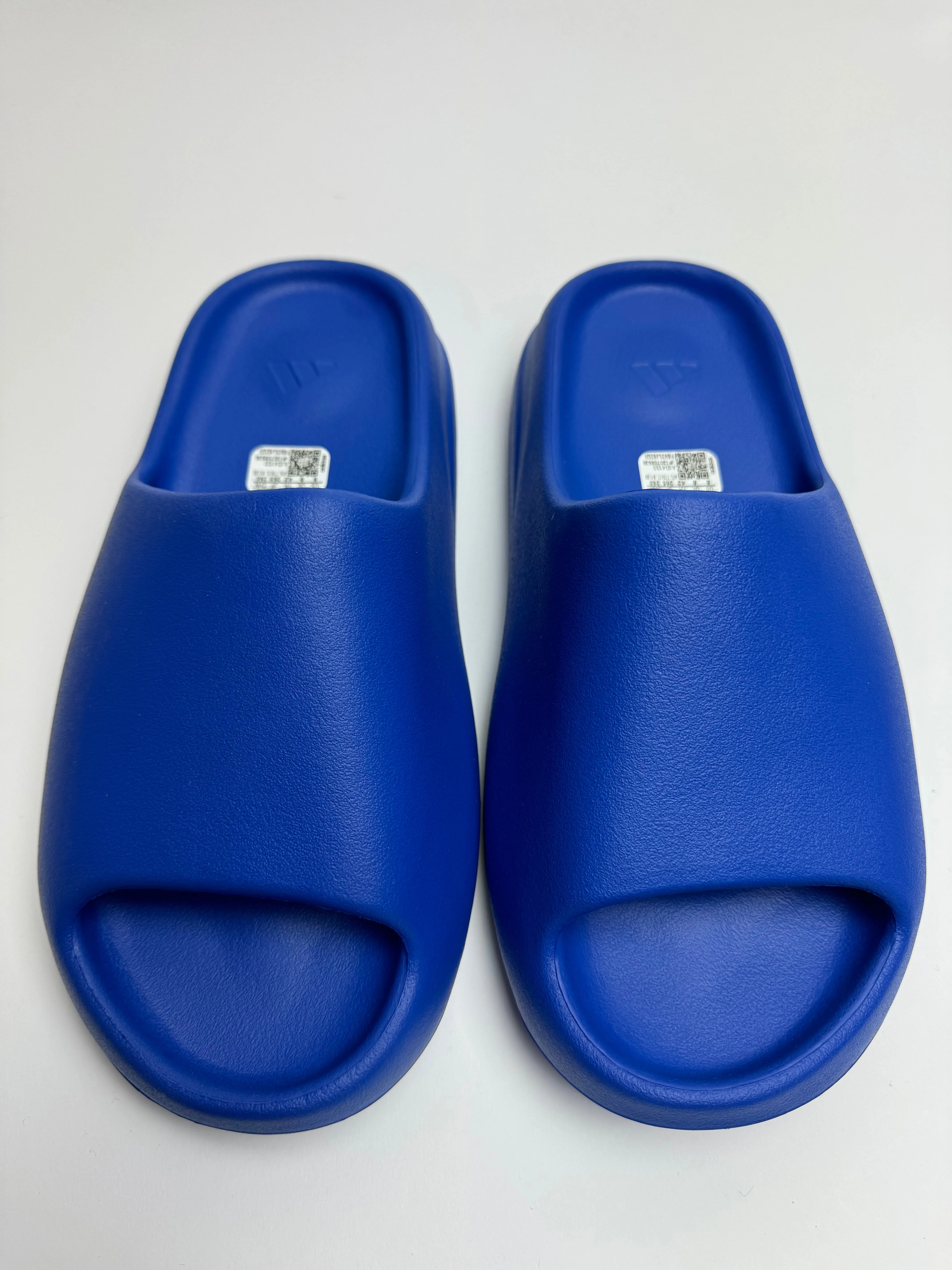 Yeezy Slide "Azure" Walking
