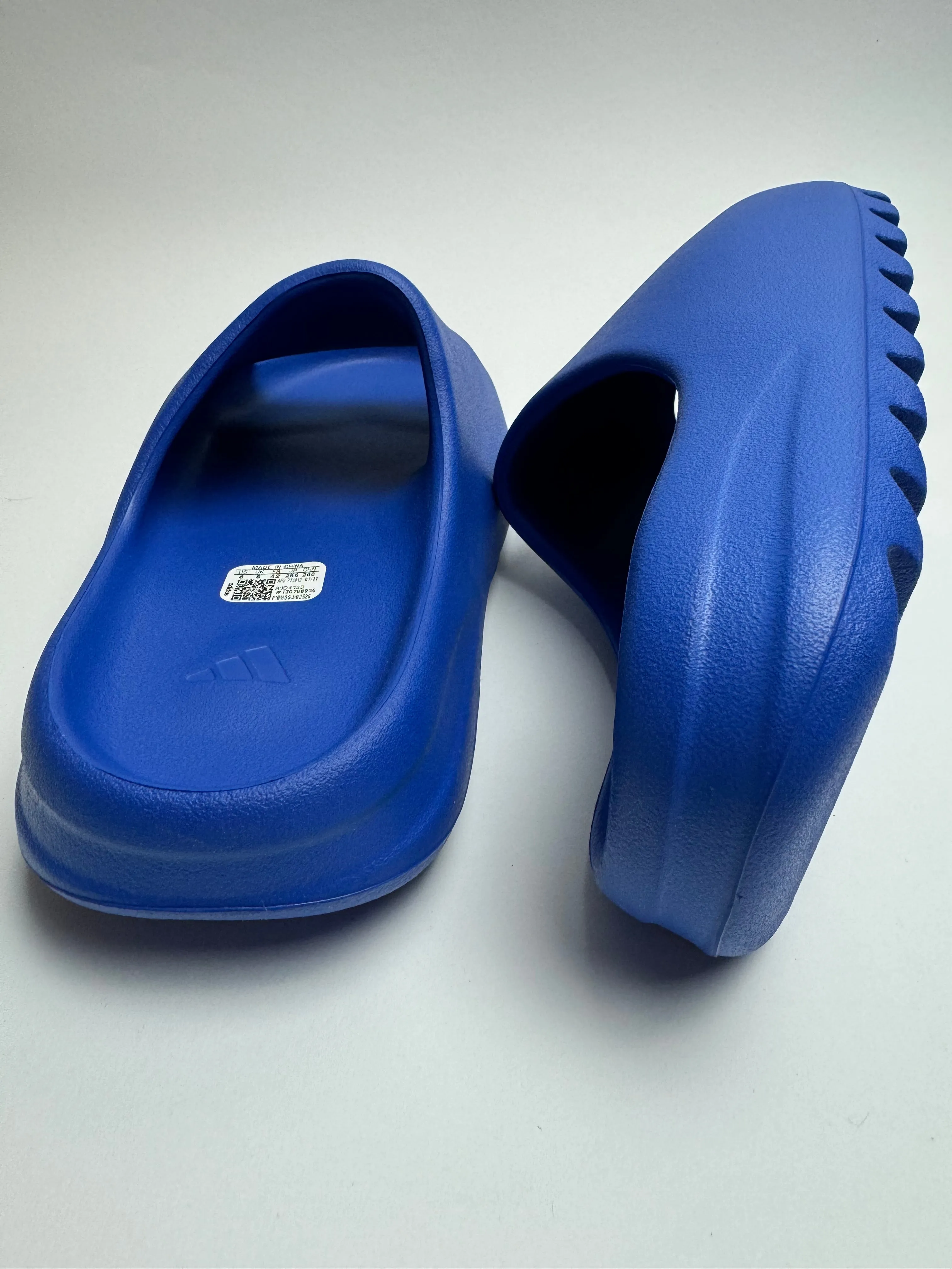 Lightweight Structure Yeezy Slide "Azure"