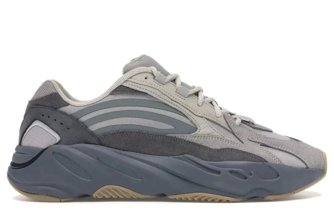 Lightweight Construction adidas Yeezy Boost 700 V2 Tephra