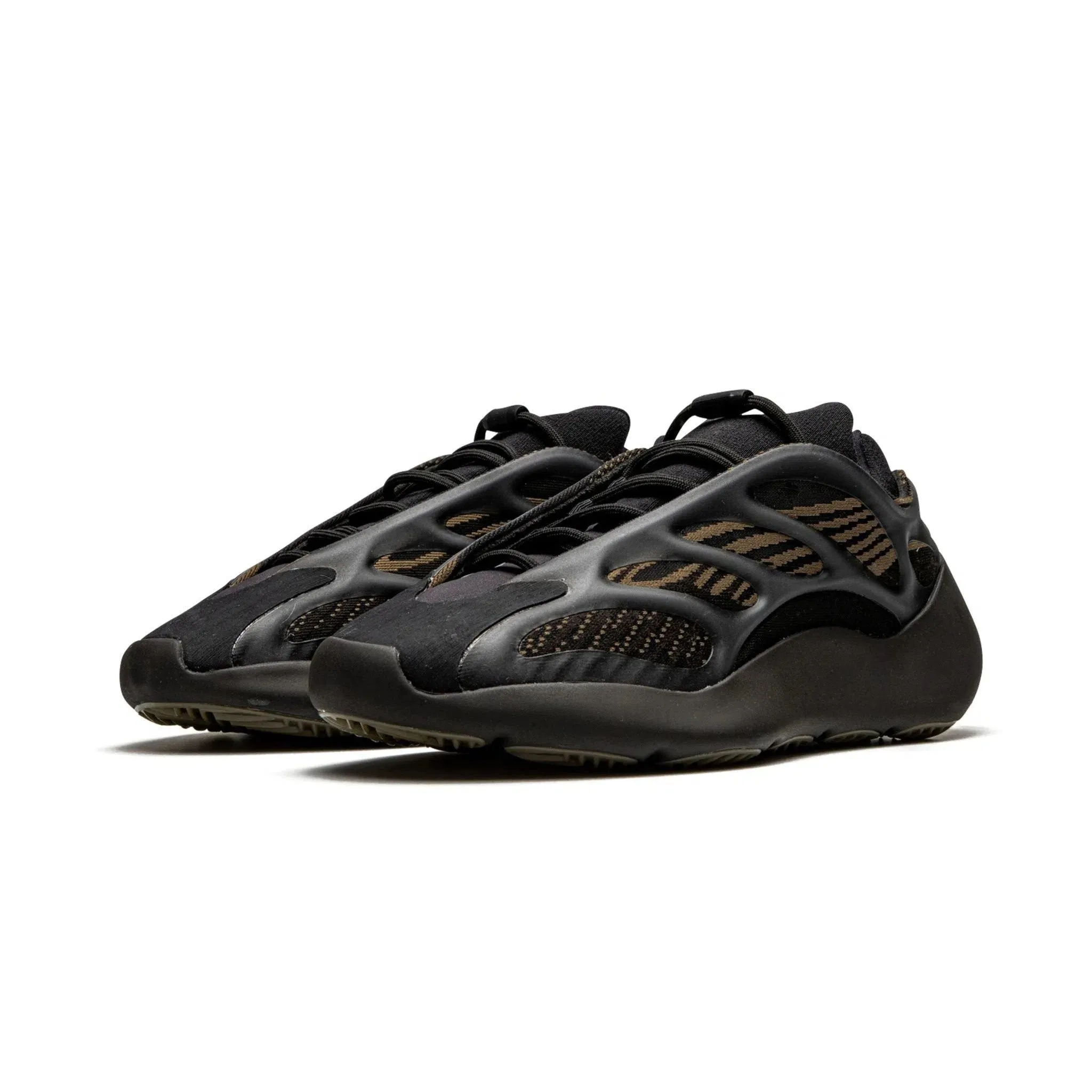 Skip Hike Dusk Walk Yeezy Boost V3 700 - Clay Brown