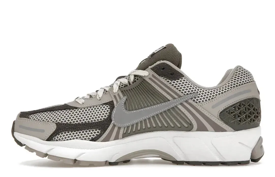 Nike Zoom Vomero 5 Iron Ore Flat Pewter morning run