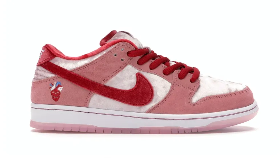 Nike SB Dunk Low StrangeLove Skateboards Bridge Jog