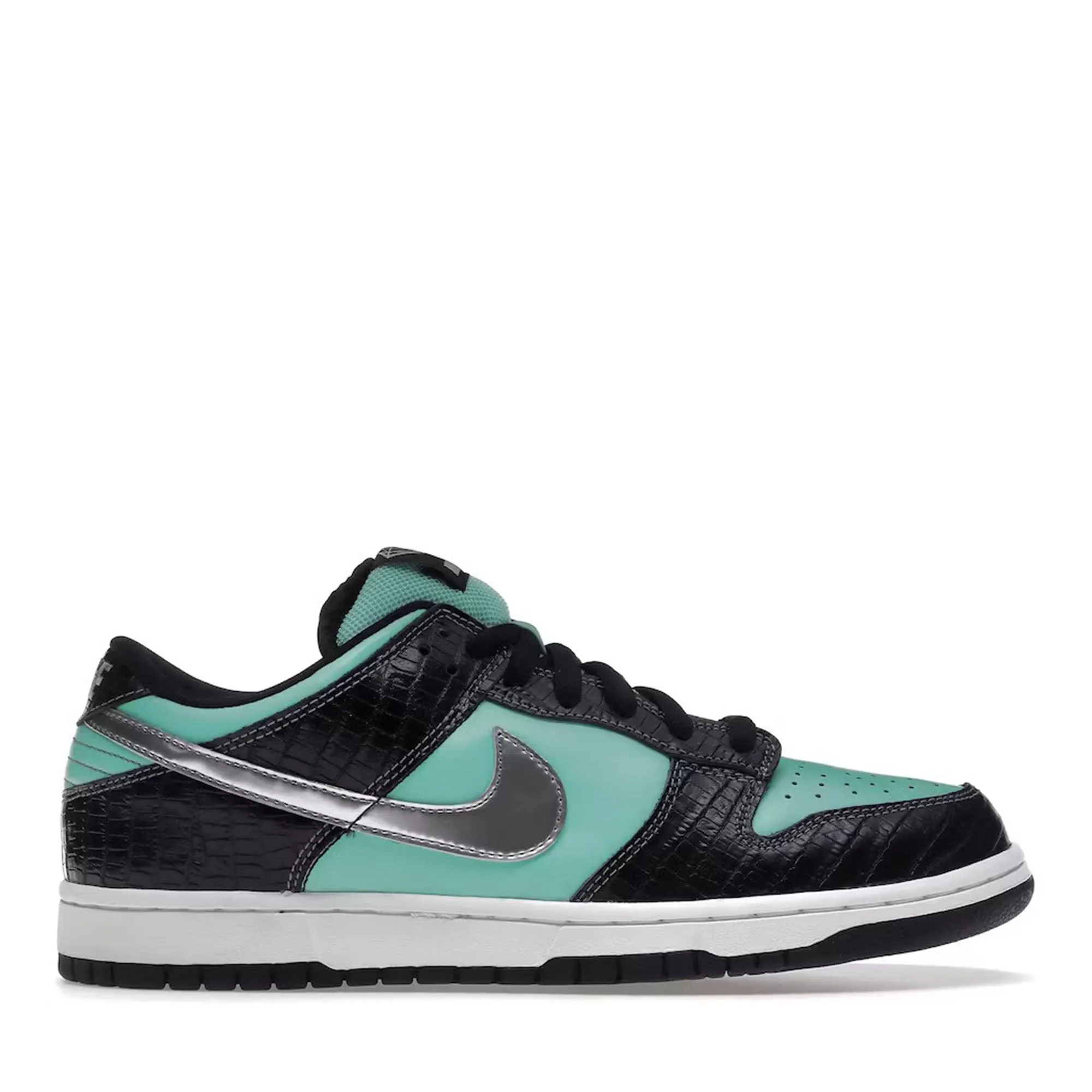 Nike SB Dunk Low Diamond Supply Co. Street Fashioned