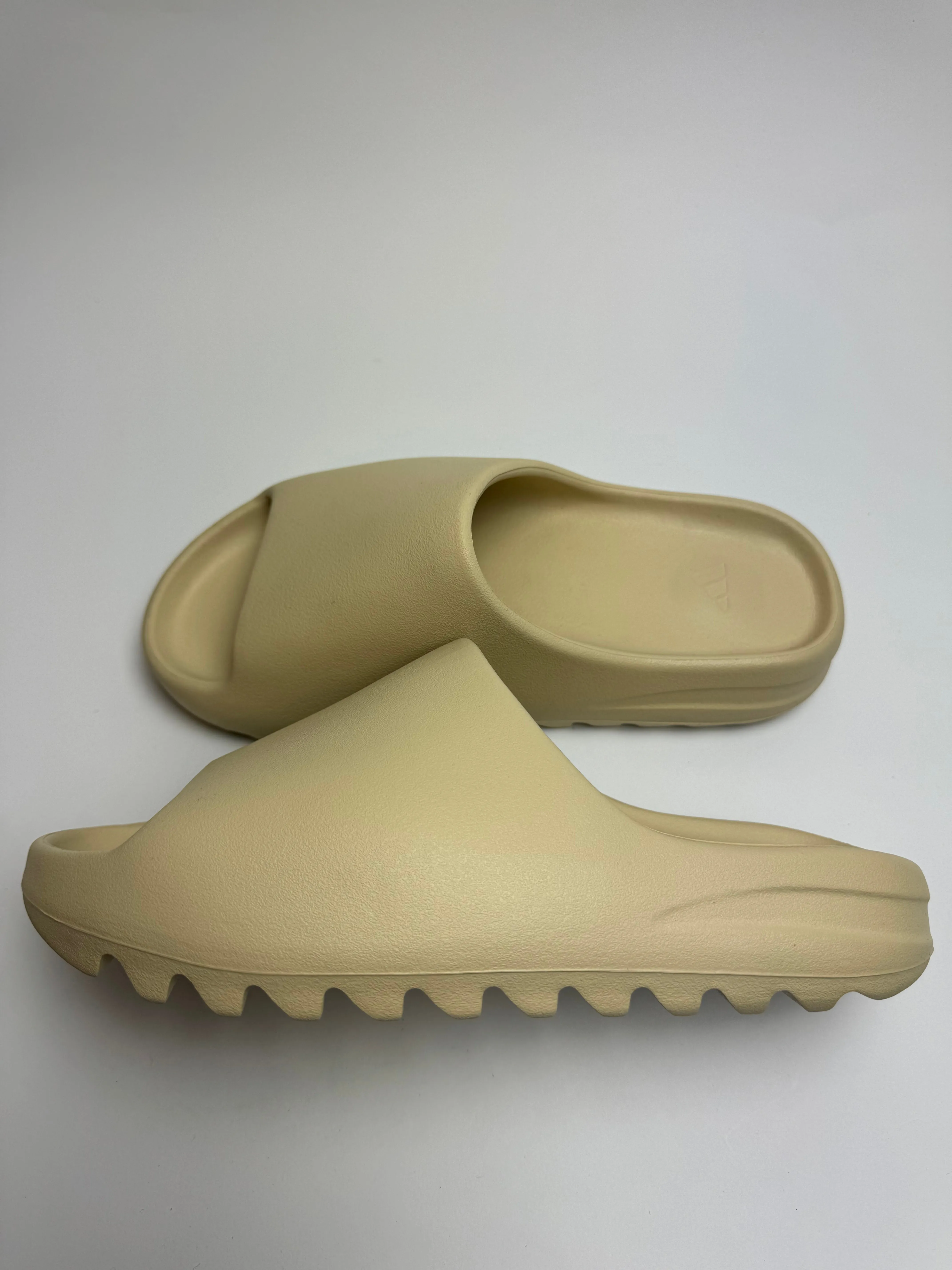 Cushioned heel Light Travel Yeezy Slide "Bone"