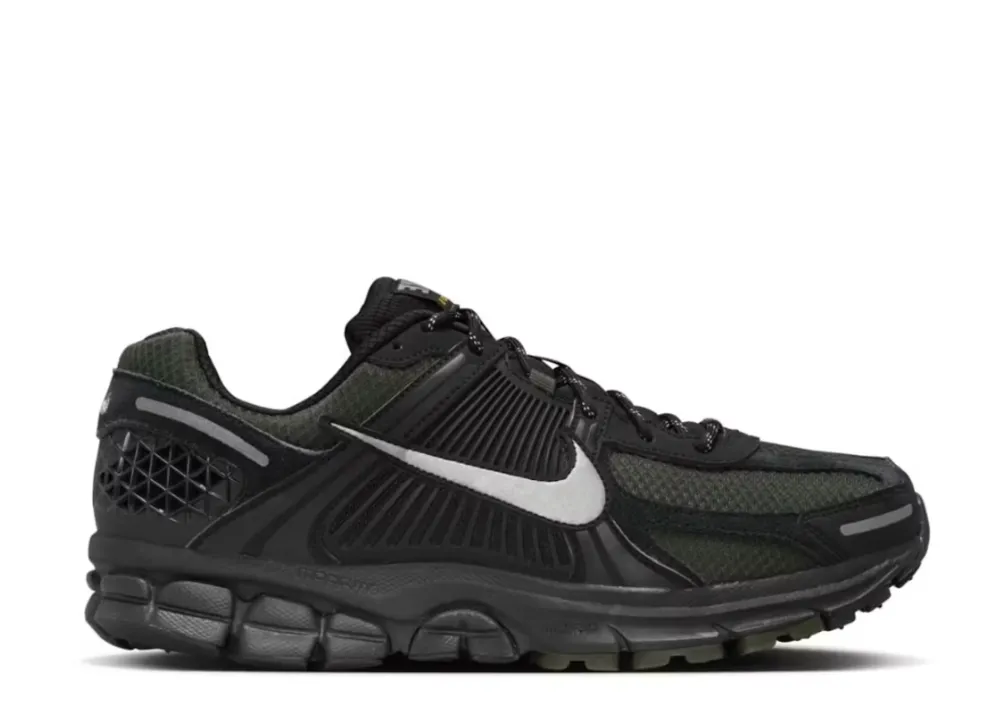 running on a treadmill at the gym shoes Nike Zoom Vomero 5 Black Sequoia