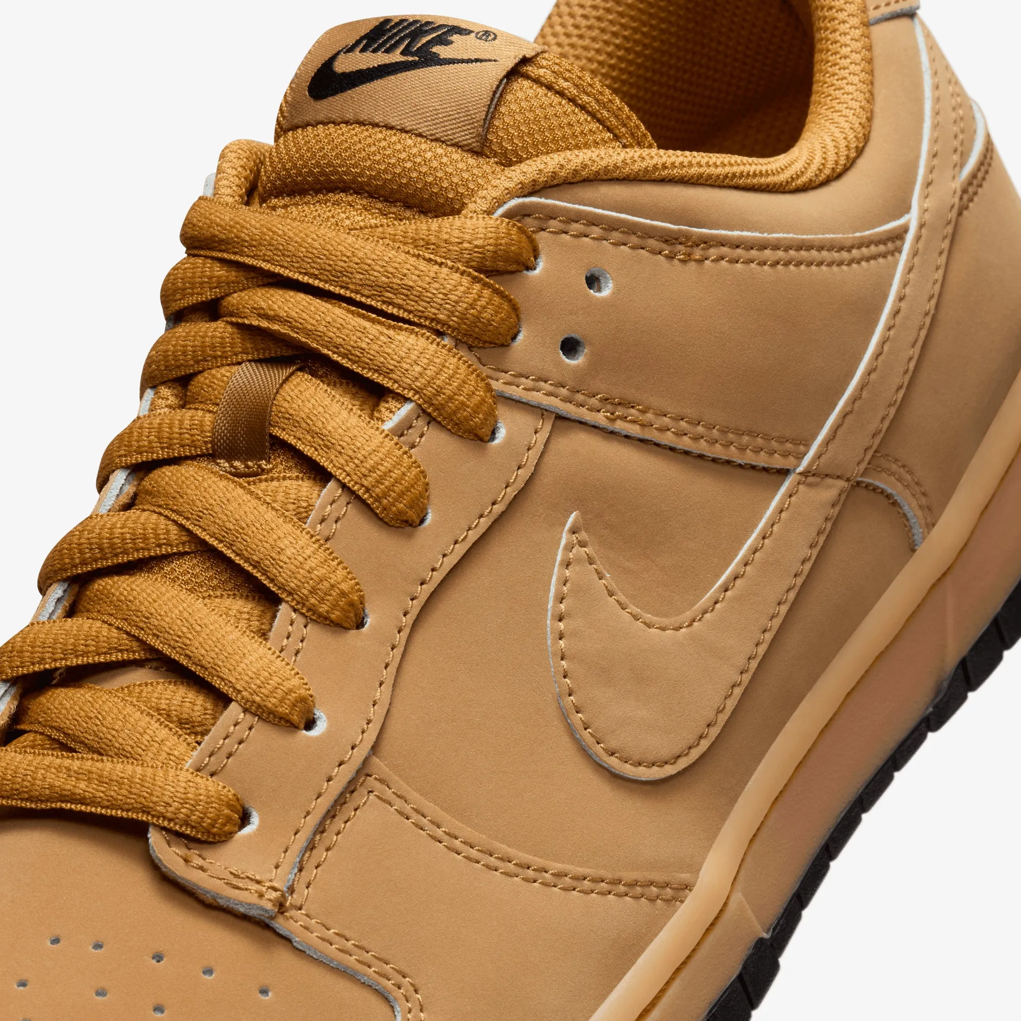 Hot Day NIKE | DUNK LOW RETRO SE { WHEAT/WHEAT-GUM YELLOW-BLACK