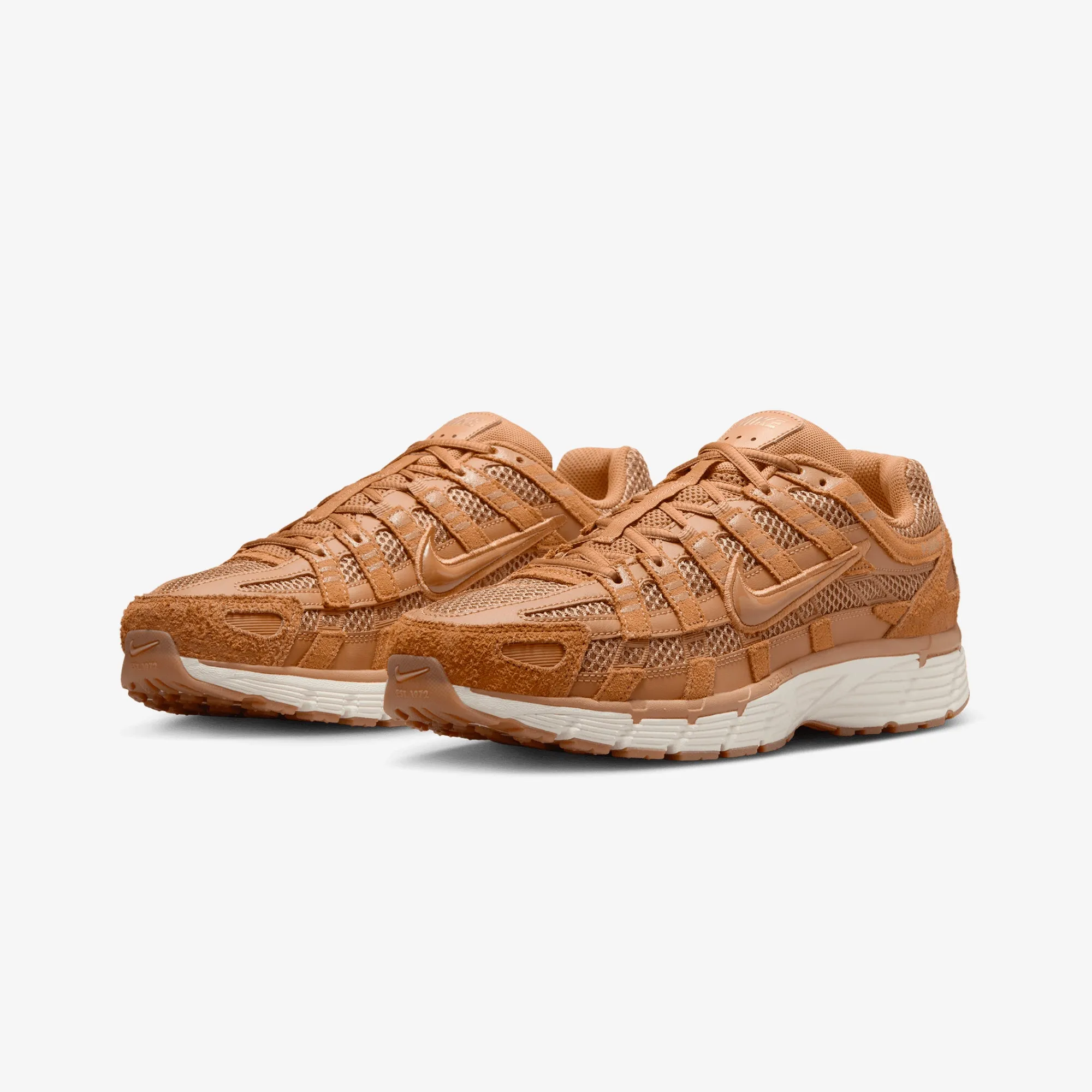 Street Glow NIKE | P-6000 { FLAX/FLAX-METALLIC GOLD-SAIL