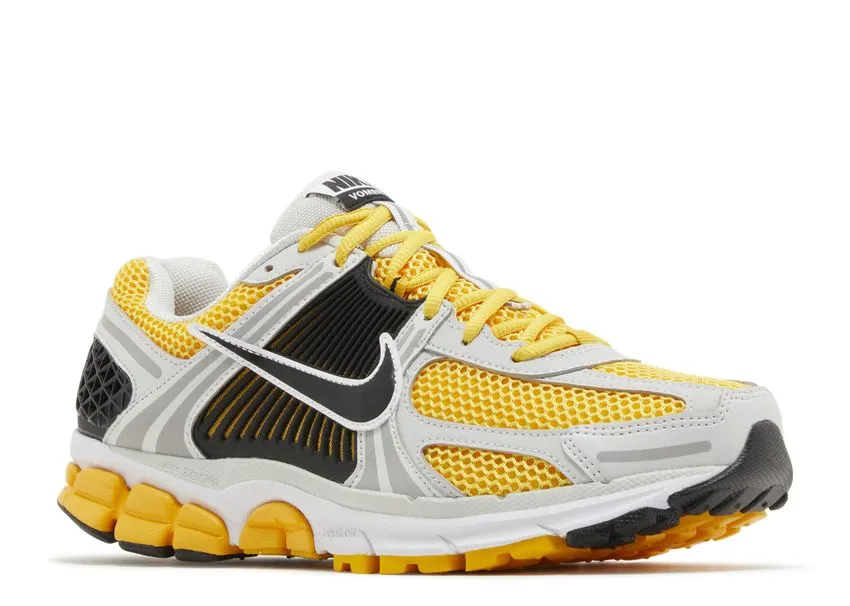 Forefoot - striker loose fit shoes Nike Zoom Vomero 5 Photon Dust Laser Orange