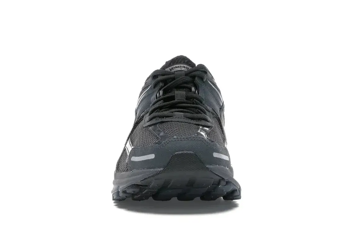 Nike Zoom Vomero 5 Anthracite (2019/2023) running in the city