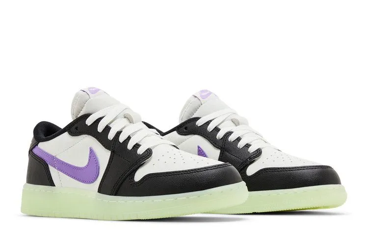 Air Jordan 1 Retro Low OG GS 'Black Raspberry' Dinner Look Running