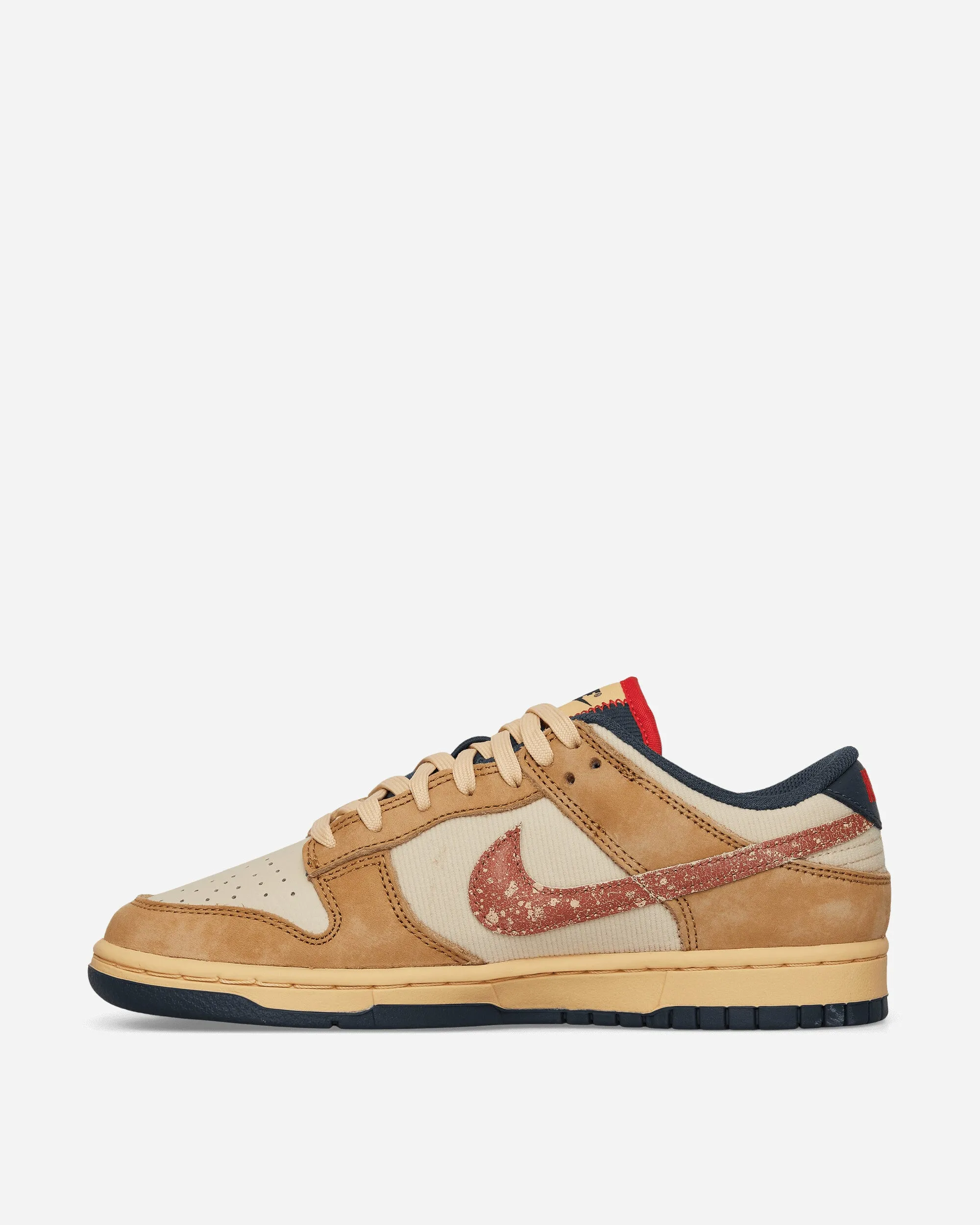 Dunk Low Sneakers Sand Drift / Wheat Mom Safe Earth Tone