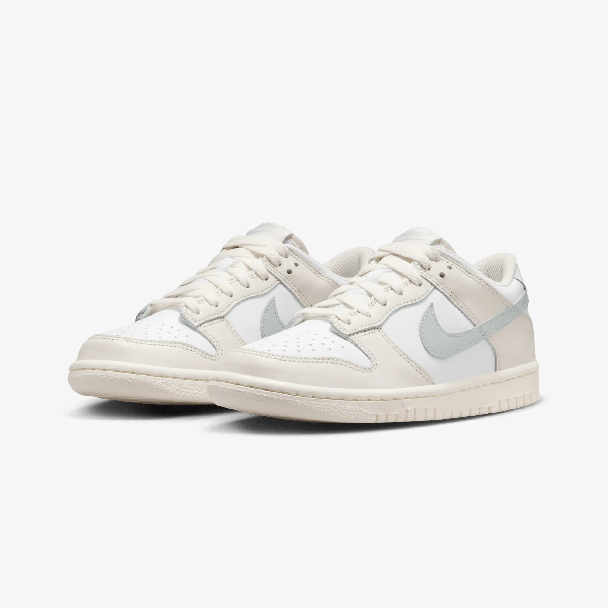 Nike | DUNK LOW { WHITE/LIGHT SILVER-PHANTOM Daily Comfort New York