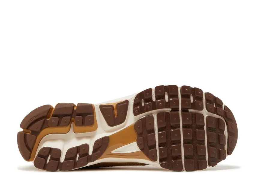 Wet running stability motion - control Nike Zoom Vomero 5 Wheat Grass Cacao Wow