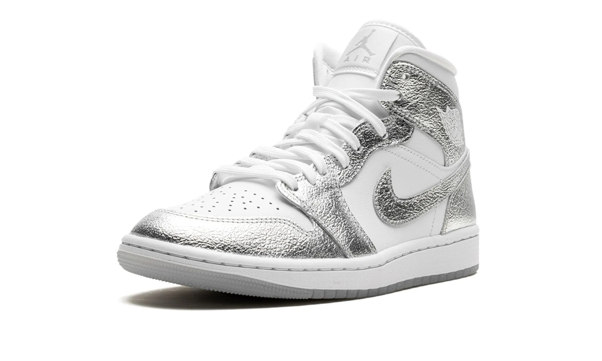 Effortless Fit Beach Trek Wmns Air Jordan 1 Mid SE 'Metallic Silver'
