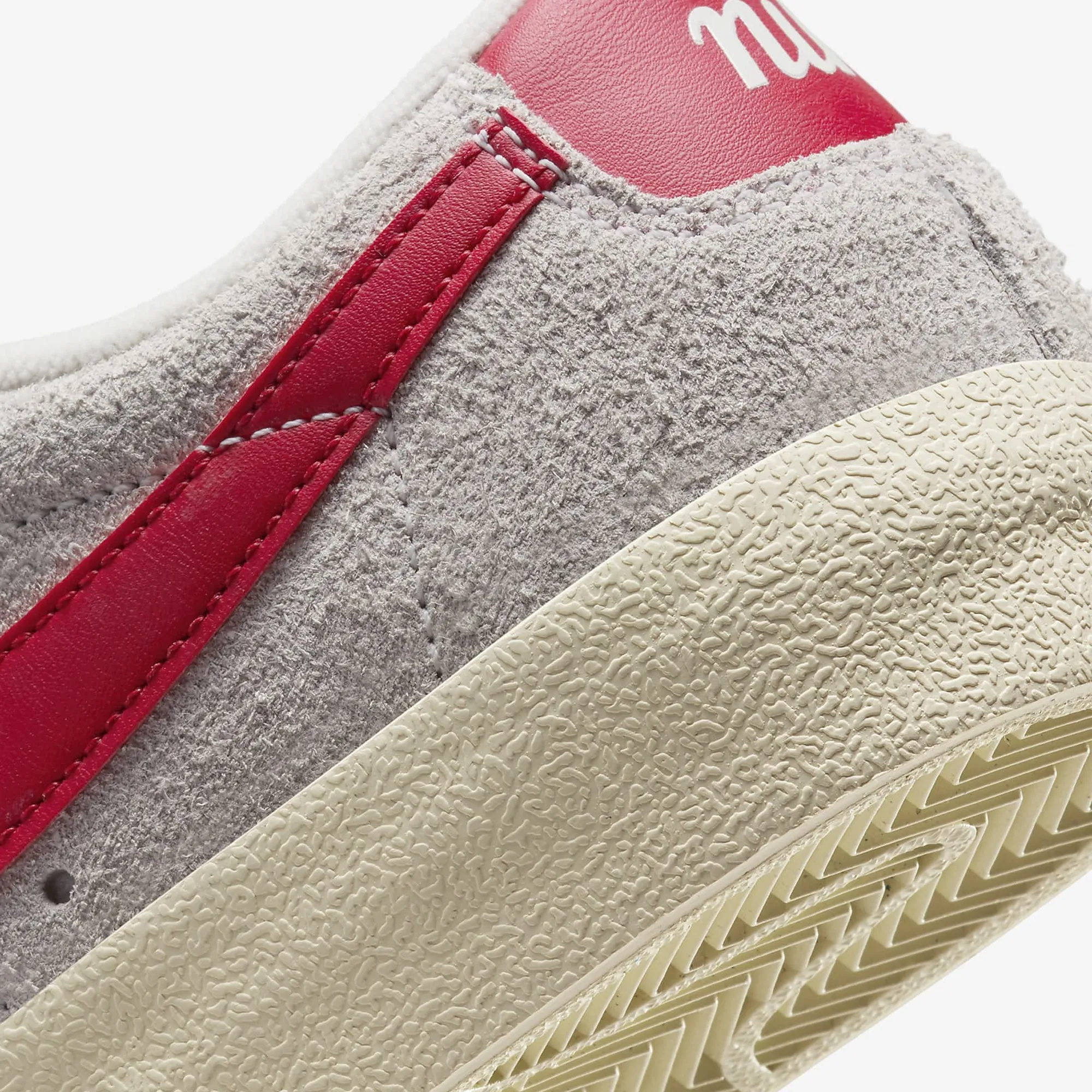 Nike | BLAZER LOW '77 VINTAGE { SUMMIT WHITE/GYM RED-SAIL-COCONUT MILK Firm Lock Strap Mode