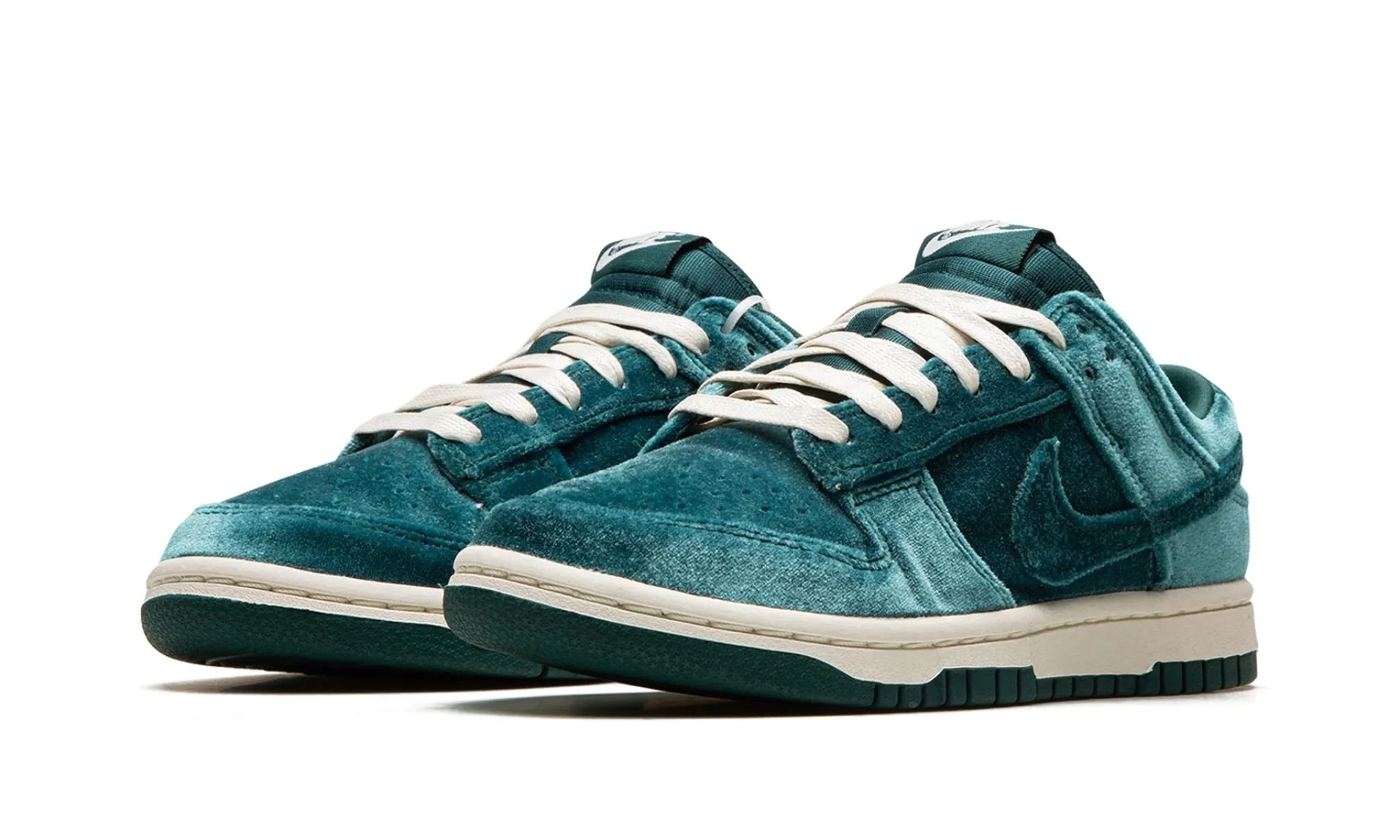 Forest Step Nike Dunk Low "Velvet Teal" Women's