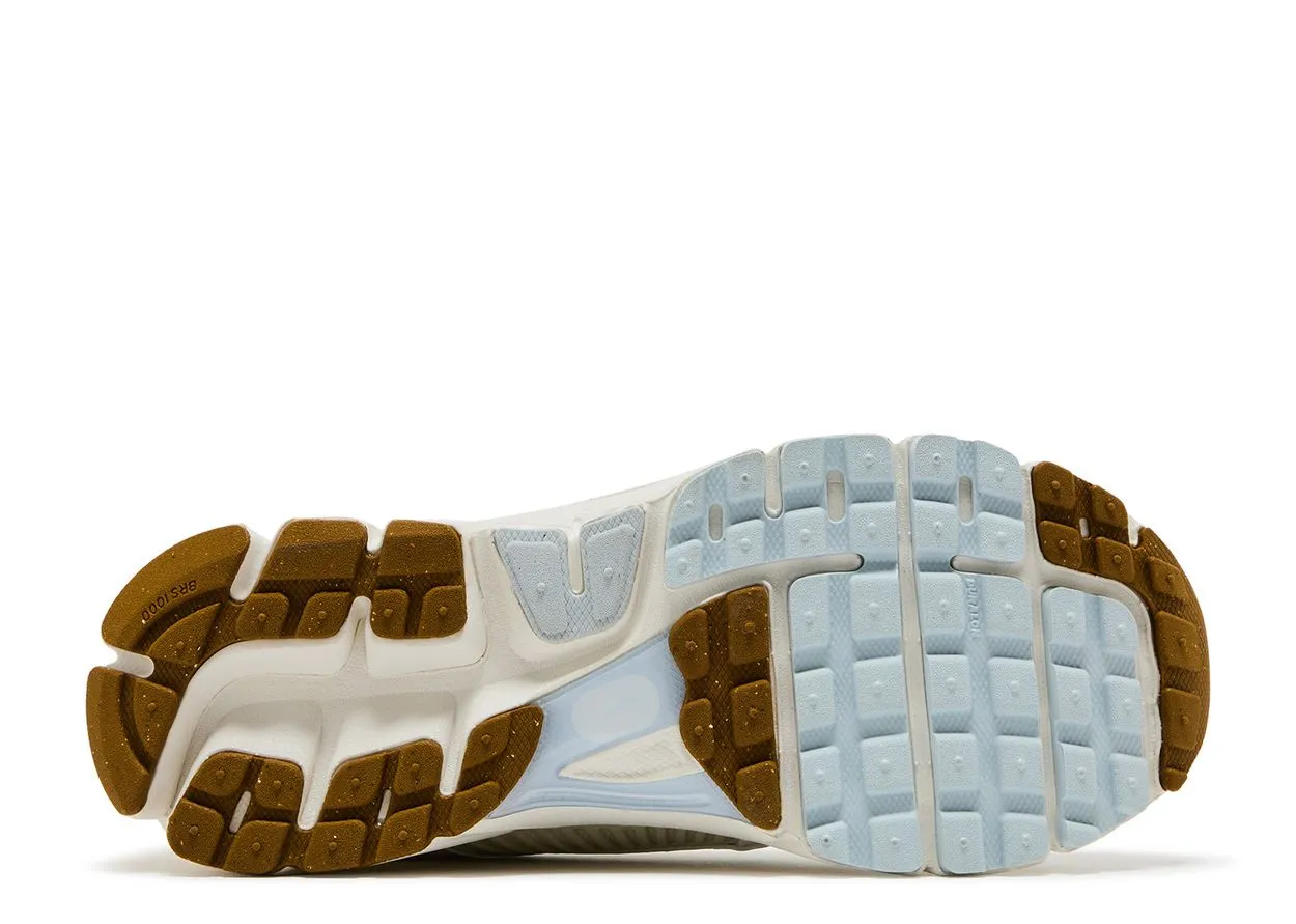 Running Club Nike Zoom Vomero 5 Sail Buff Gold